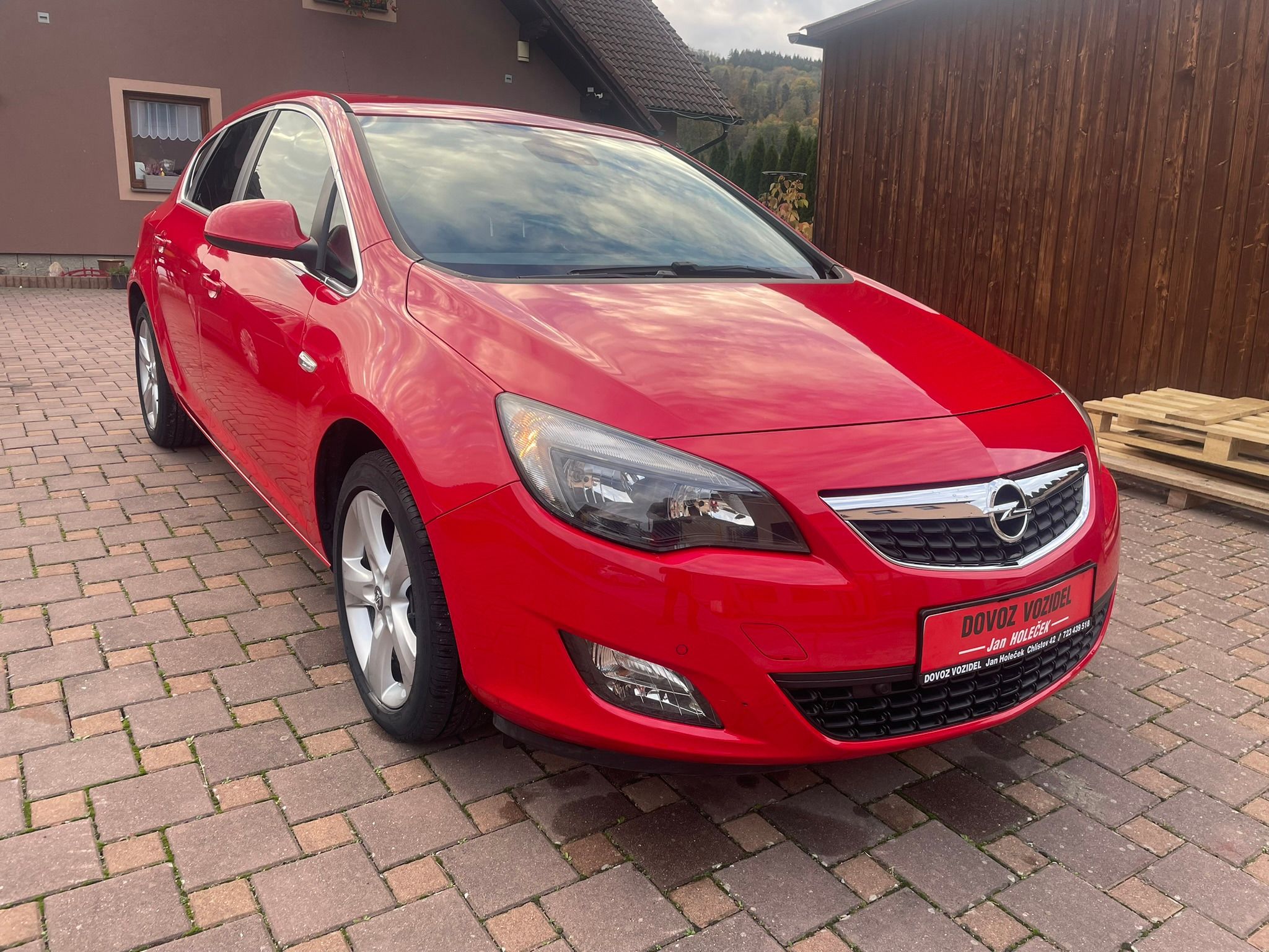Opel Astra, R.V.2011, SERVISKA, 1.4 BENZIN