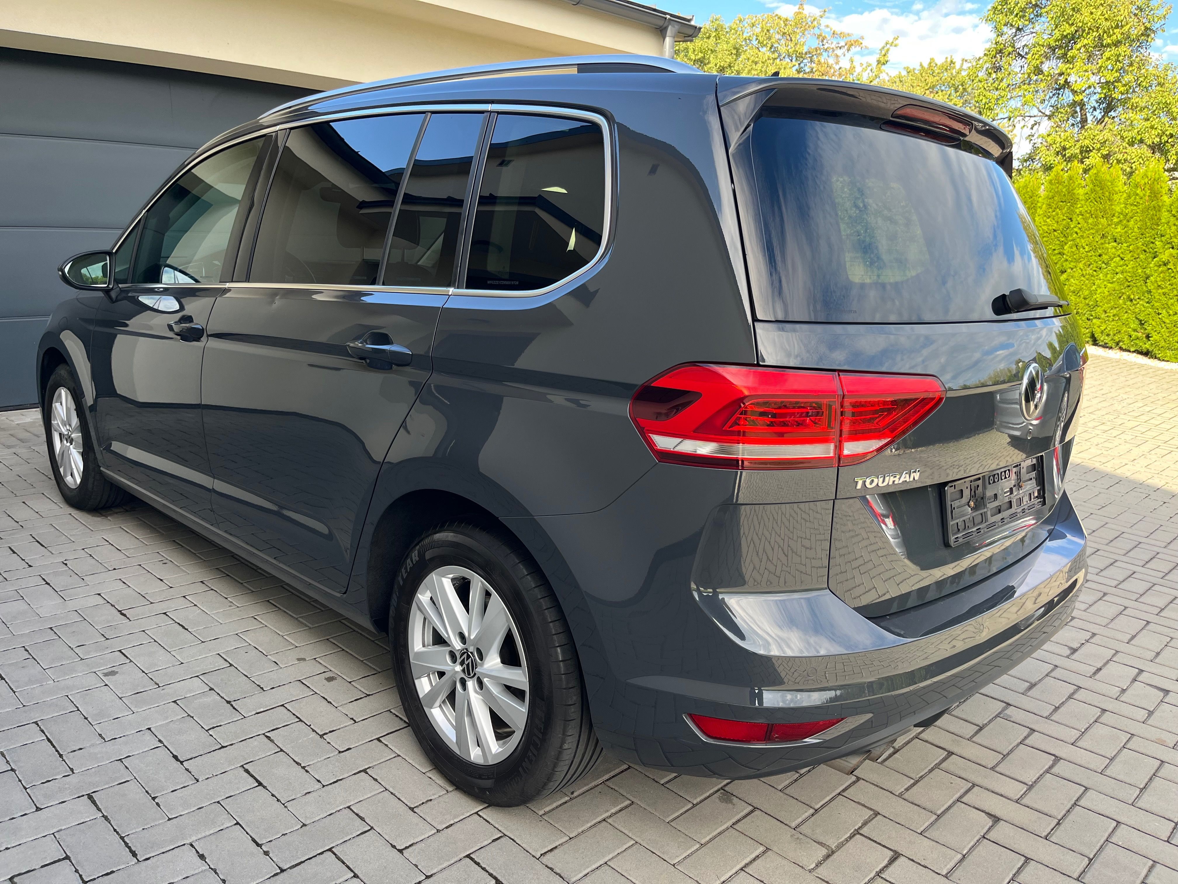 Volkswagen Touran, 2.0TDi HIGHLINE 2021 - fotka 3