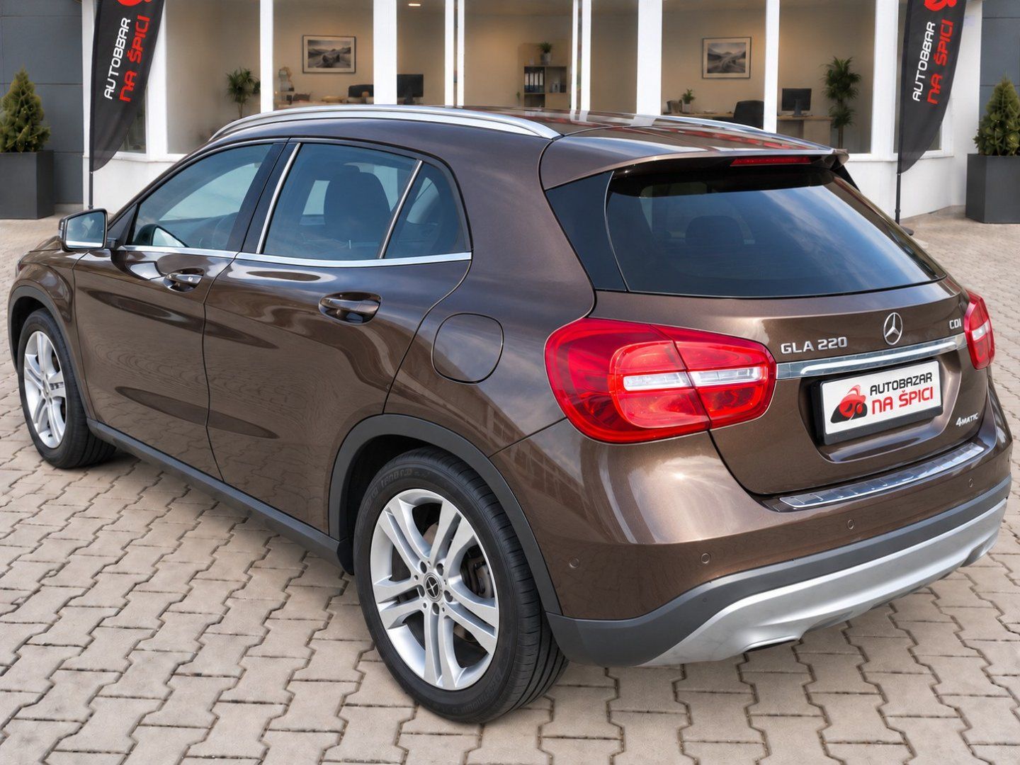 Mercedes-Benz GLA, 220CDI 125kW 4MATIC -TAŽ.ZAŘ. - fotka 6