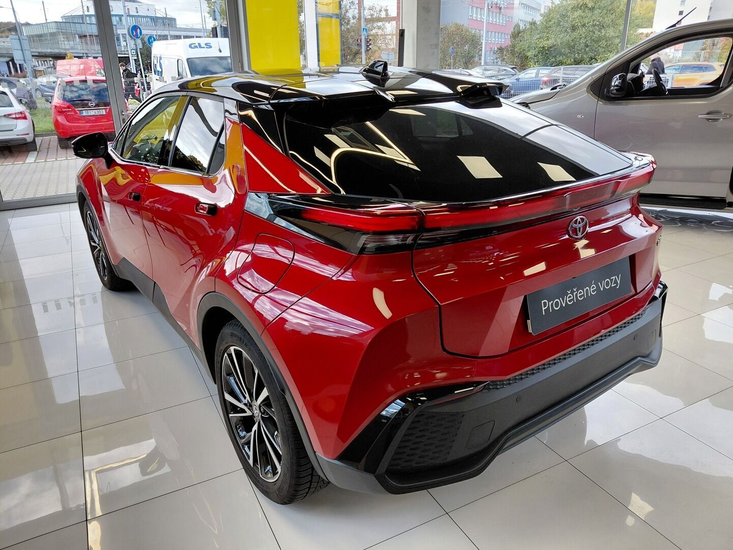 Toyota C-HR, 2.0HEV 112KW Executive 2024 - fotka 4