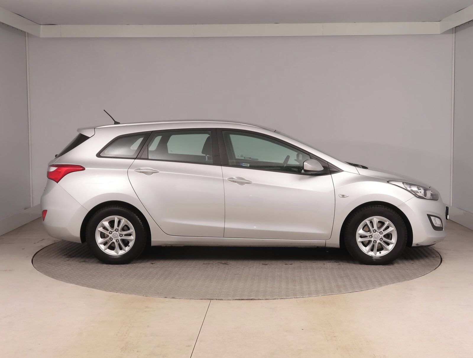 Hyundai i30, 1.6 MPI, Klima, Tempomat - fotka 6