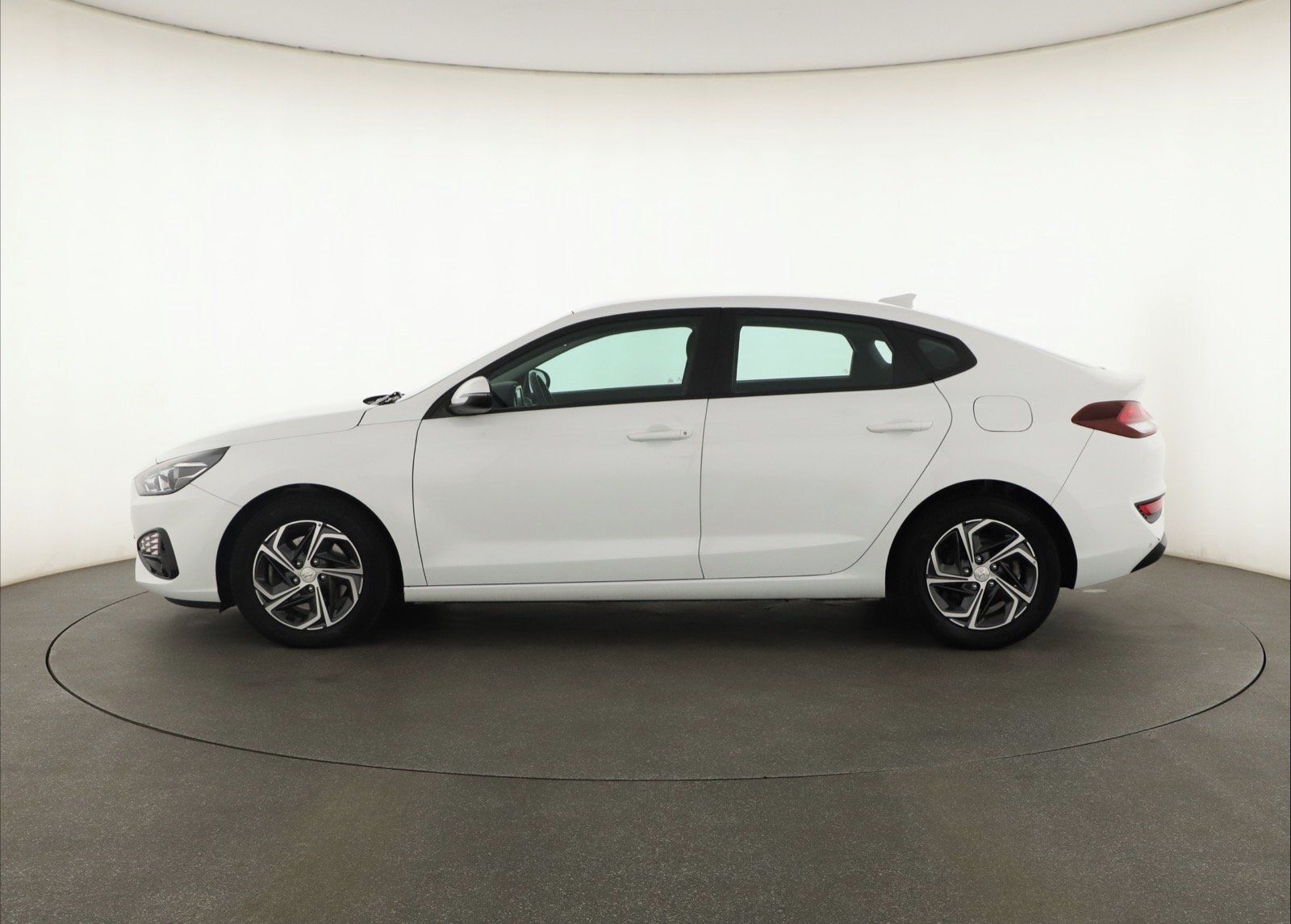 Hyundai i30, 1.0 T-GDI, ČR,1.maj - fotka 3