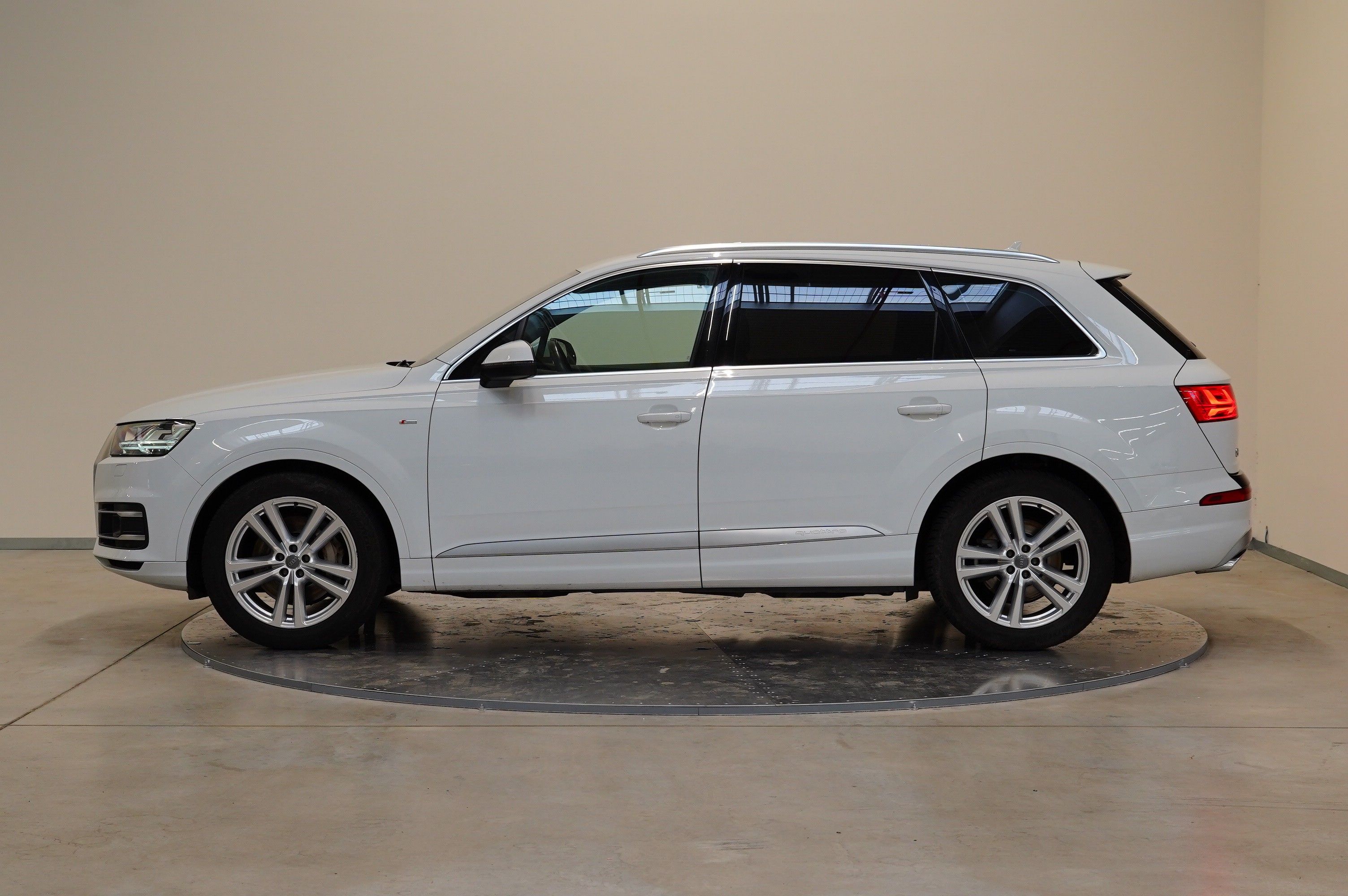 Audi Q7, 3.0 TDI V6 210 kW S-Line - fotka 3