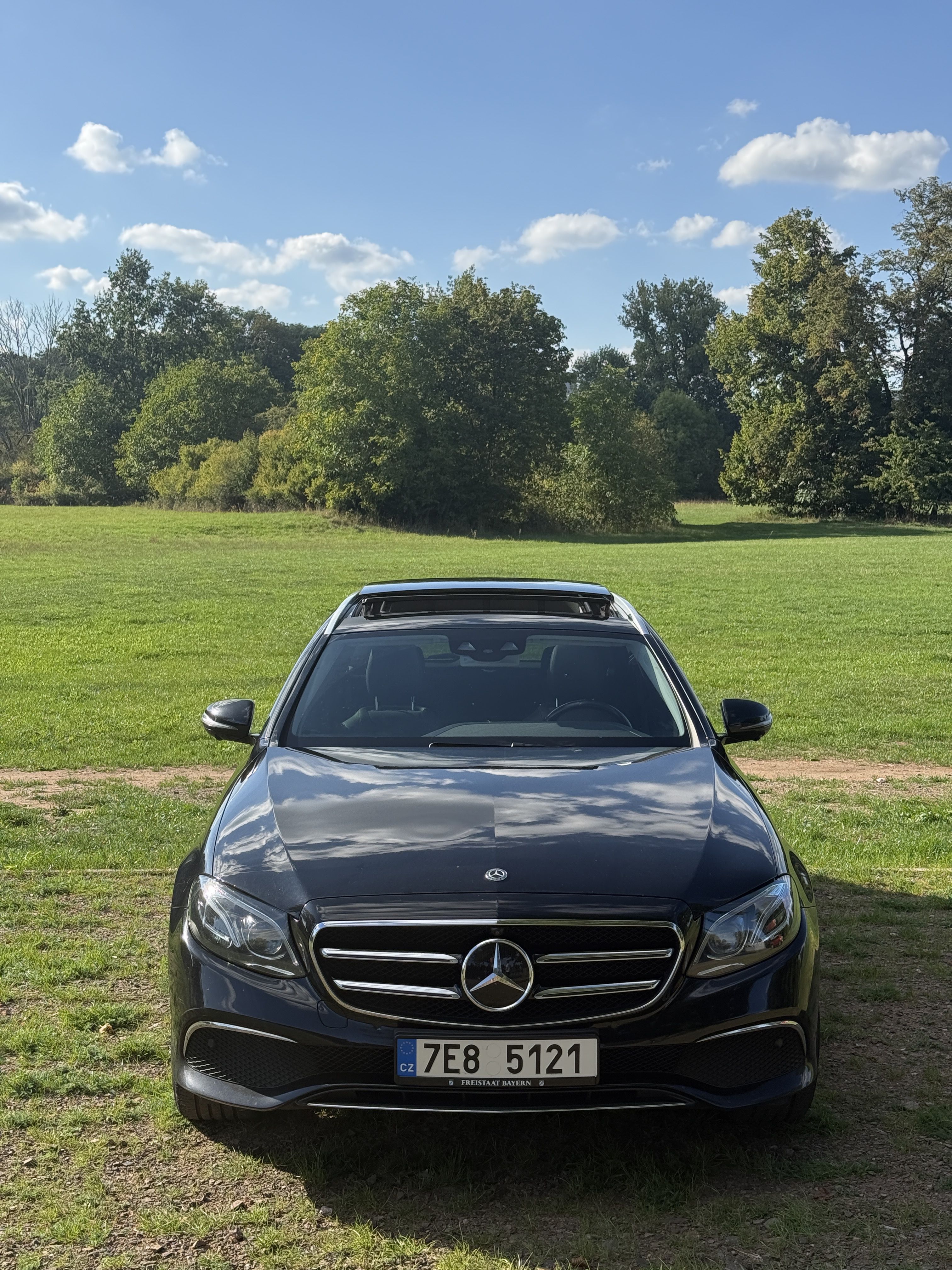 Mercedes-Benz Třídy E, 220d, AIRMATIC, 360, DISTRONIC - fotka 2