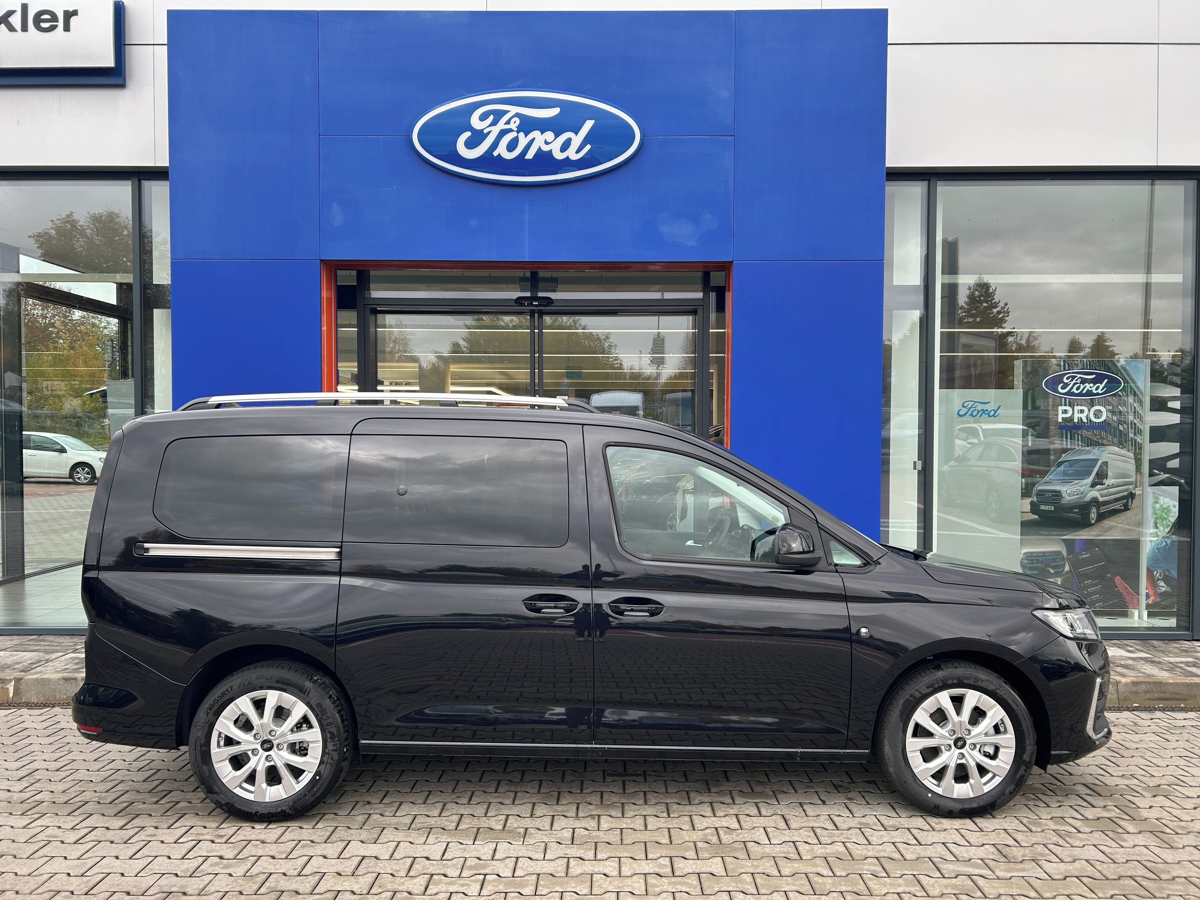 Ford Tourneo Connect, Grand 1.5, 85kW AT Titanium - fotka 3