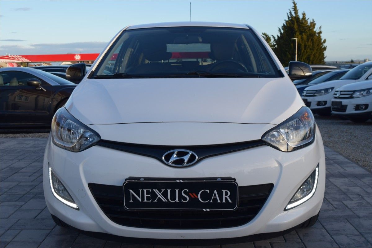 Hyundai i20, 1,3 i MPI PO SERVISE 2X ALU - fotka 2