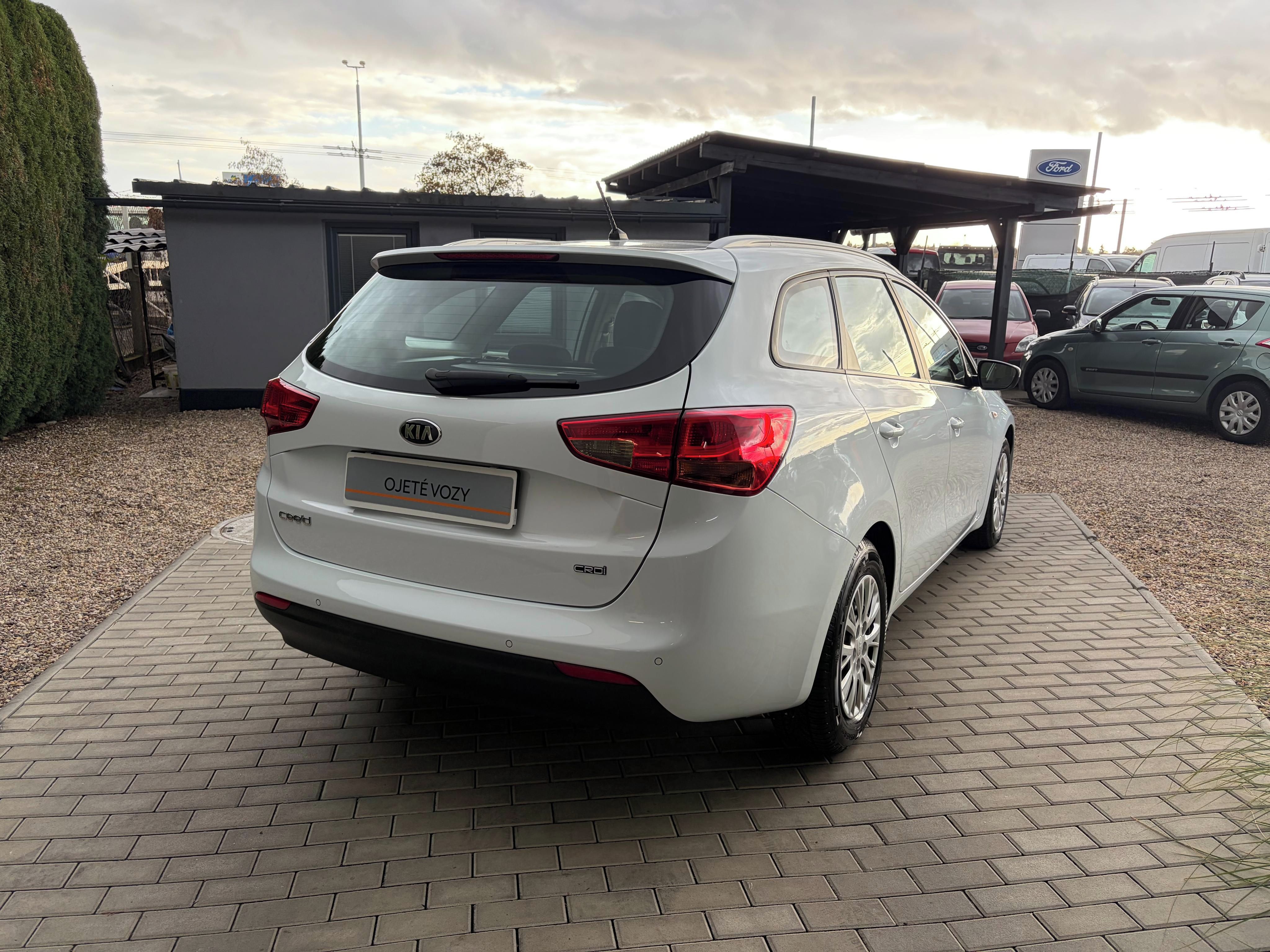Kia Cee´d, 1.4 CRDI 66kW, Výhřev volantu - fotka 4