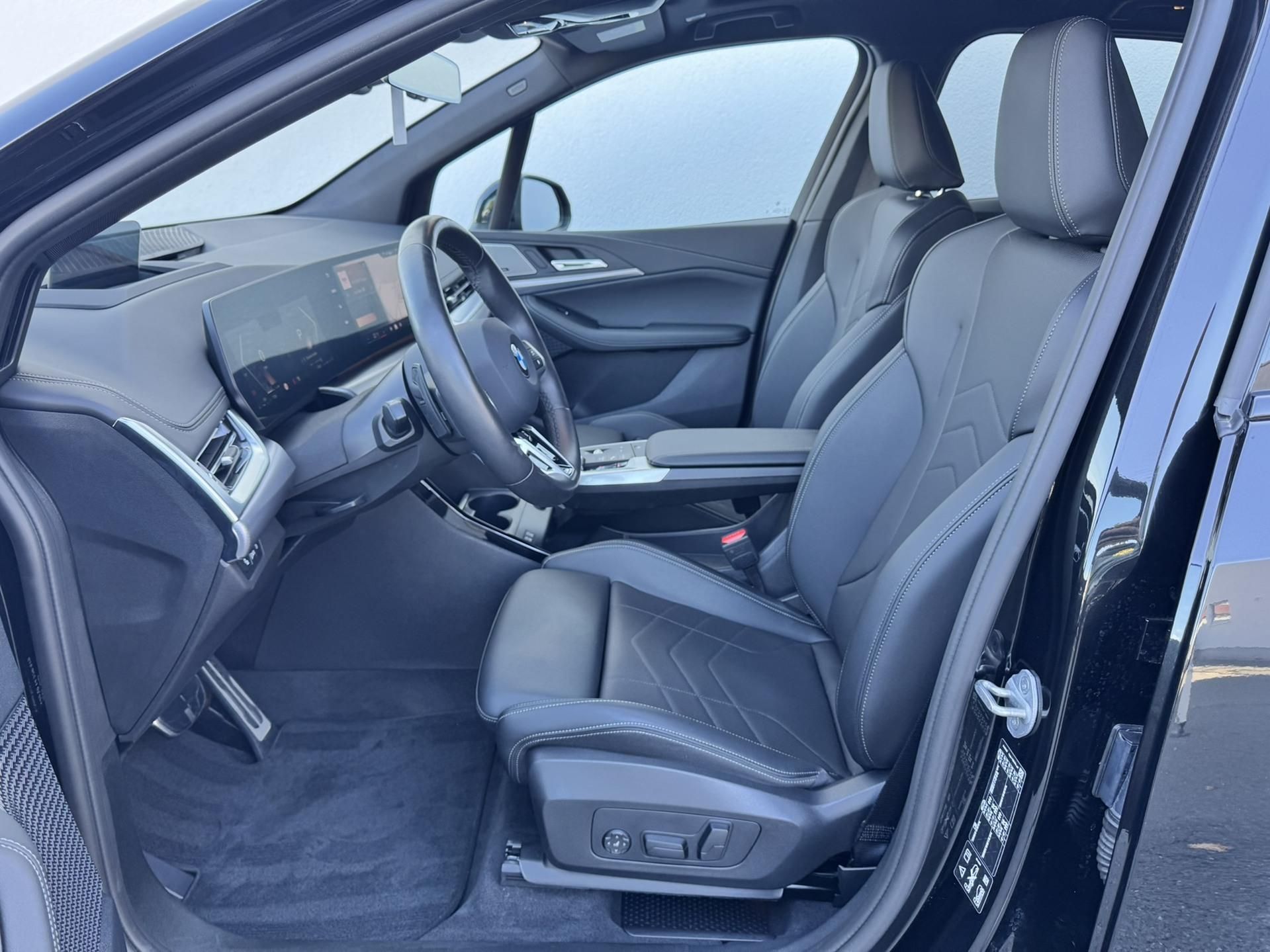 BMW Řada 2, 223i xDrive Active Tourer - fotka 6