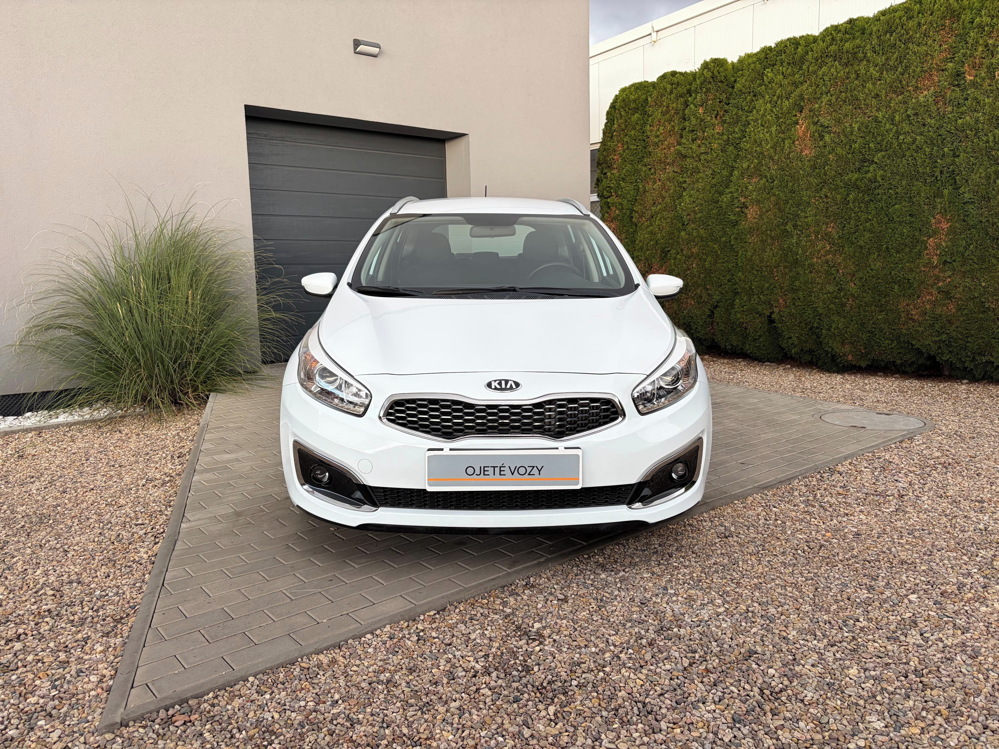 Kia Cee´d, 1.4 CRDI 66kW, Výhřev volantu - fotka 2