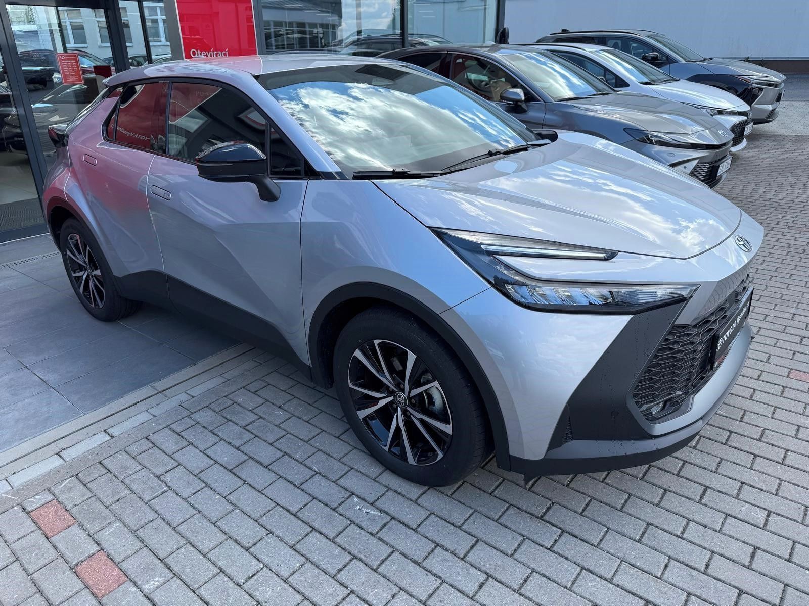 Toyota C-HR, 1.8HEV 140PS Style - fotka 3