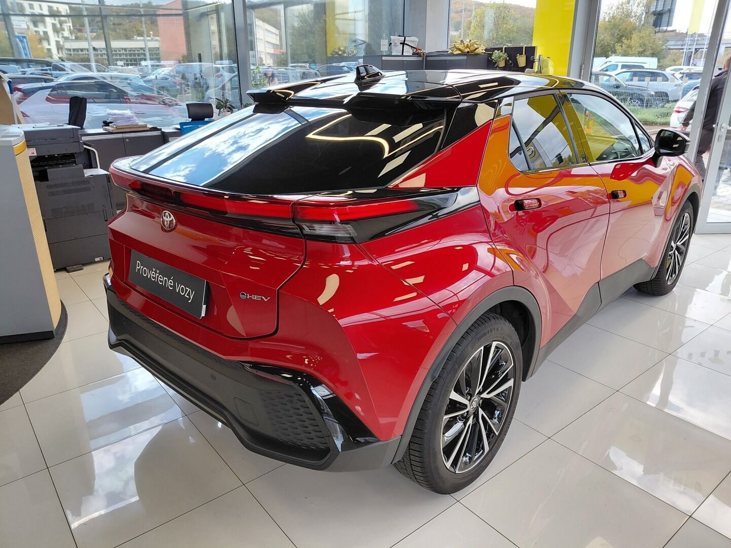 Toyota C-HR, 2.0HEV 112KW Executive 2024 - fotka 3