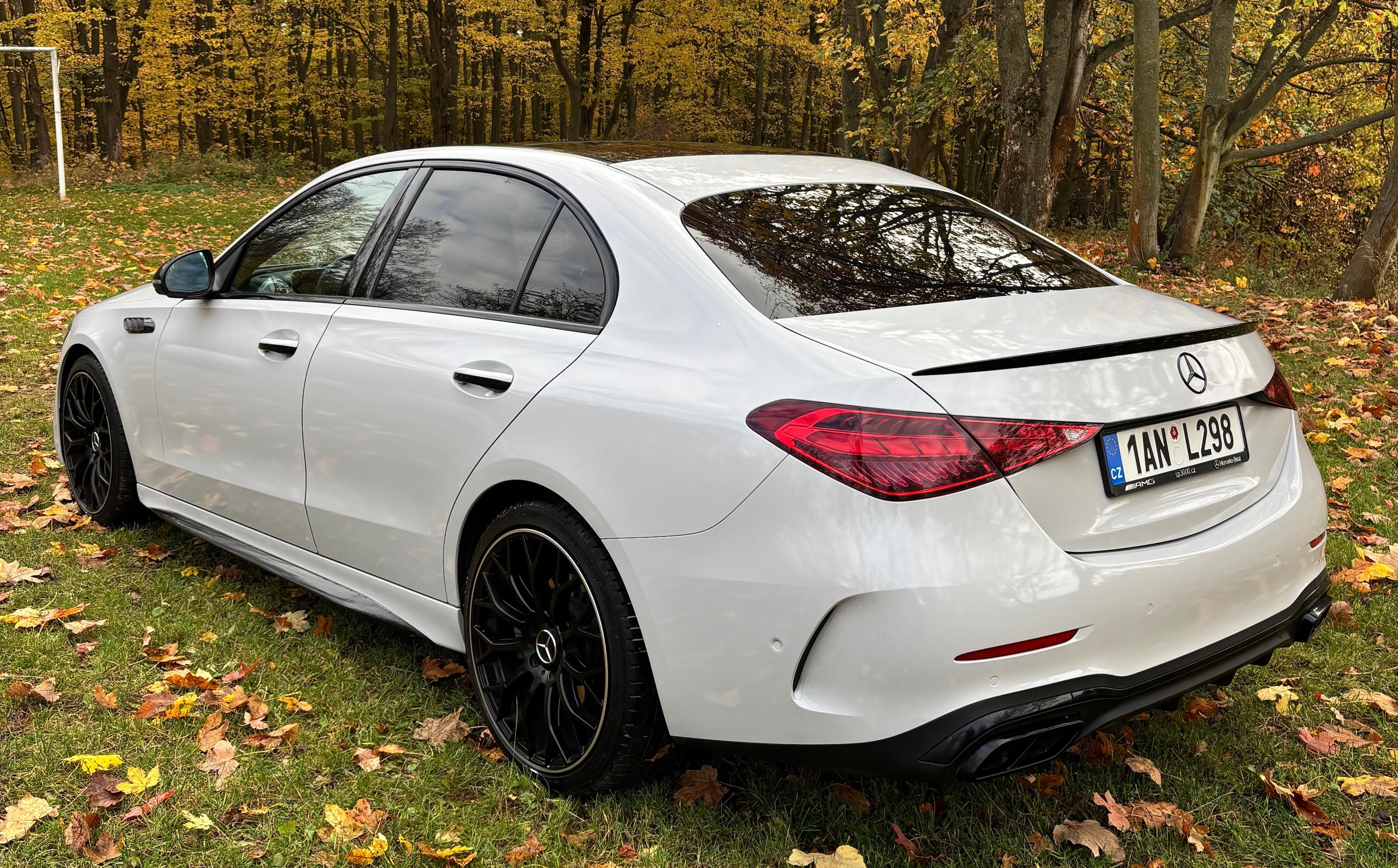 Mercedes-Benz Třídy C, 300 4MATIC AMG PAKET - fotka 3