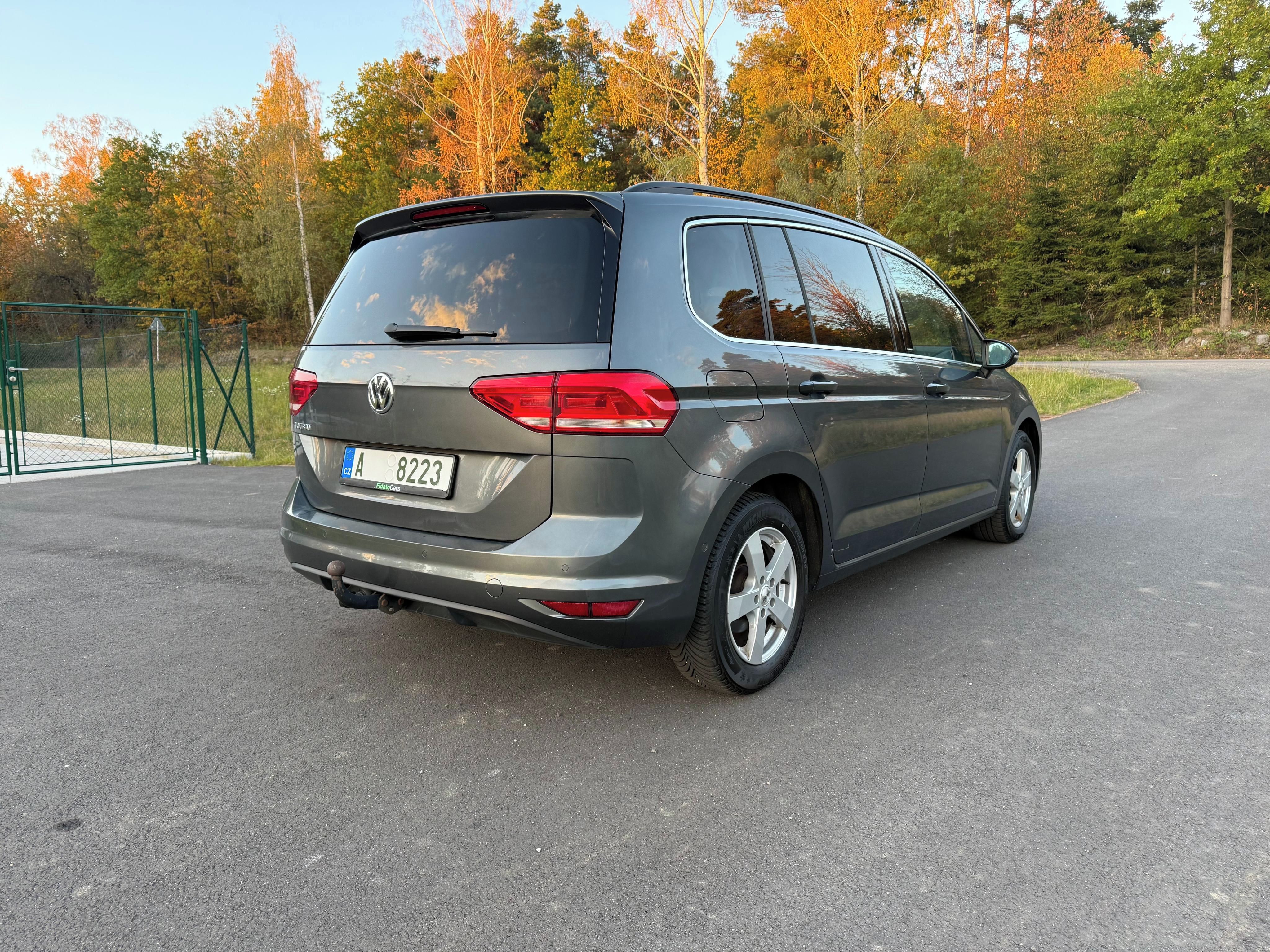 Volkswagen Touran, 1.6 TDI DSG | 7 MÍST | Tažné - fotka 2
