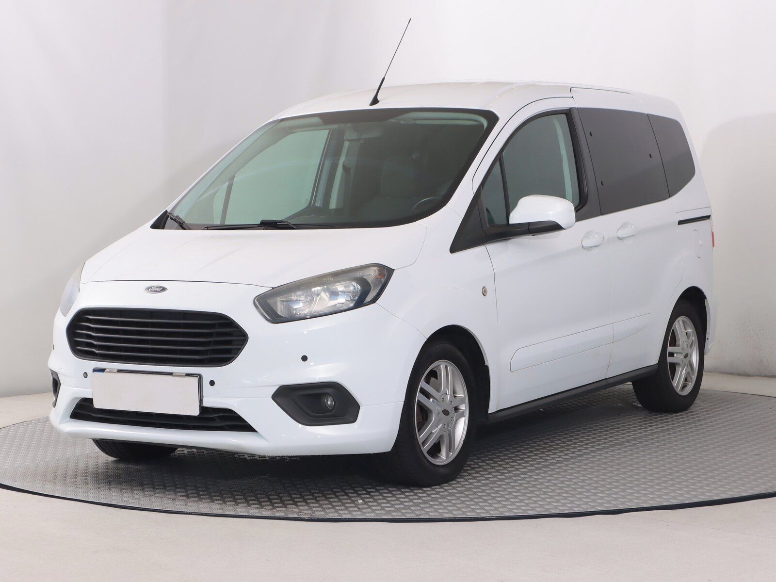 Ford Tourneo Courier, 1.5 TDCI, Trend, 5Míst, ČR - fotka 2