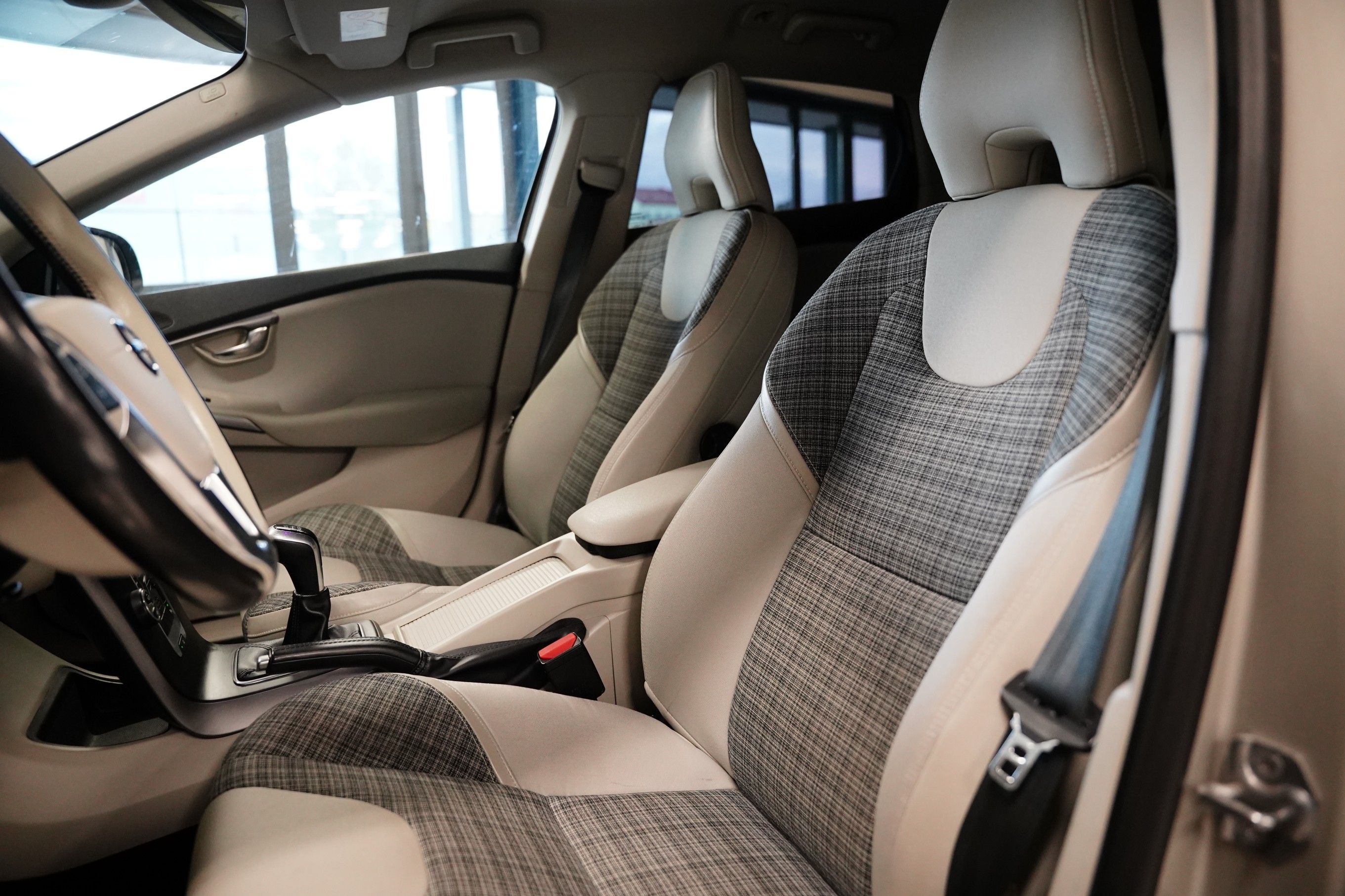 Volvo V40, D2 88 kW Momentum - fotka 6