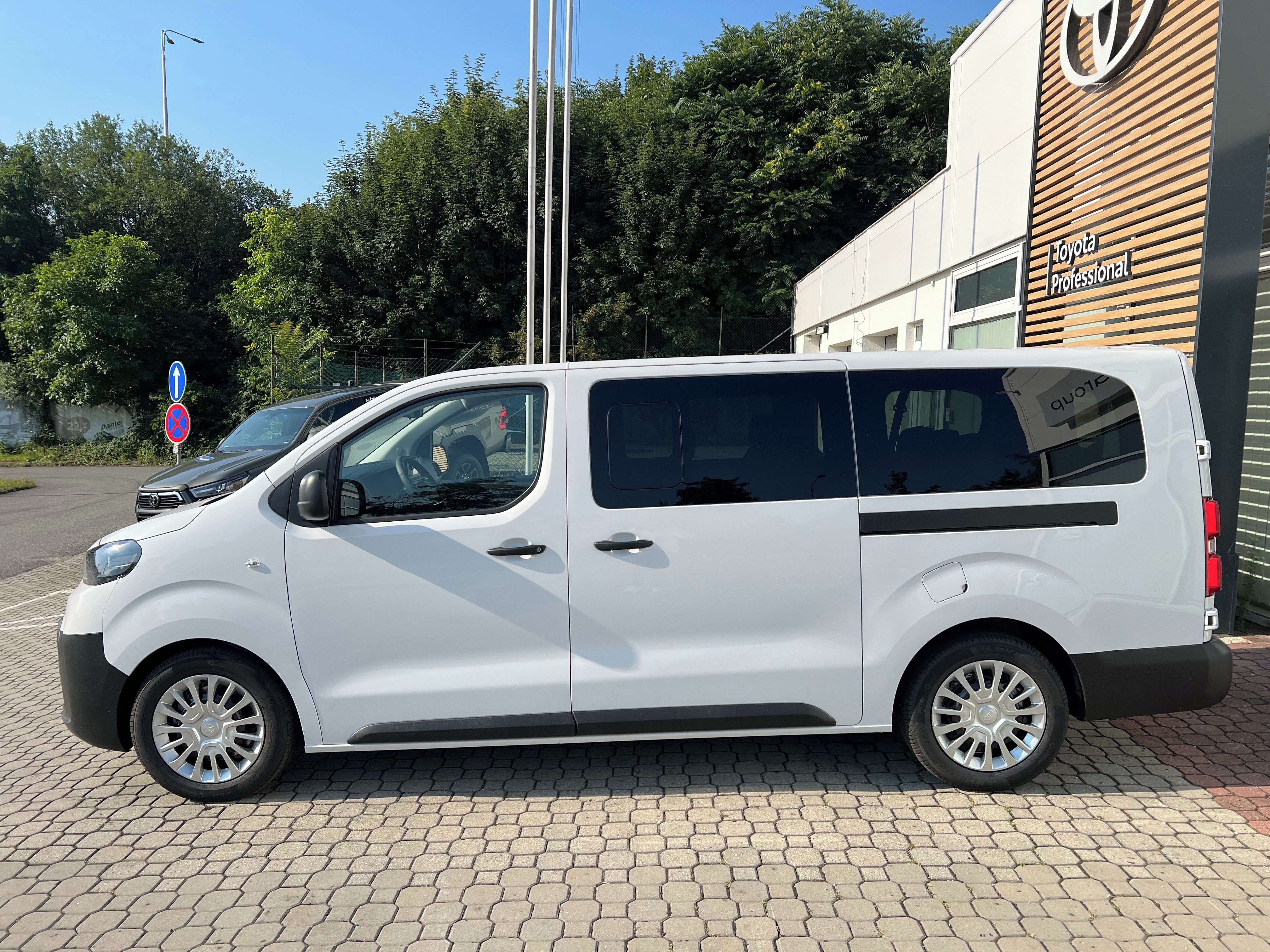 Toyota Proace Verso, 2.2D 150HP 6MT Combi 9S - fotka 3