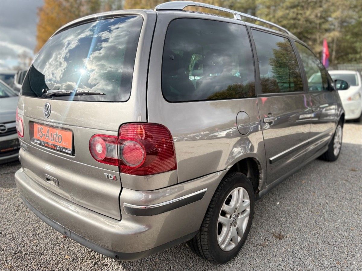 Volkswagen Sharan, 1,9 TDi - 1. majit ČR 7 míst - fotka 3