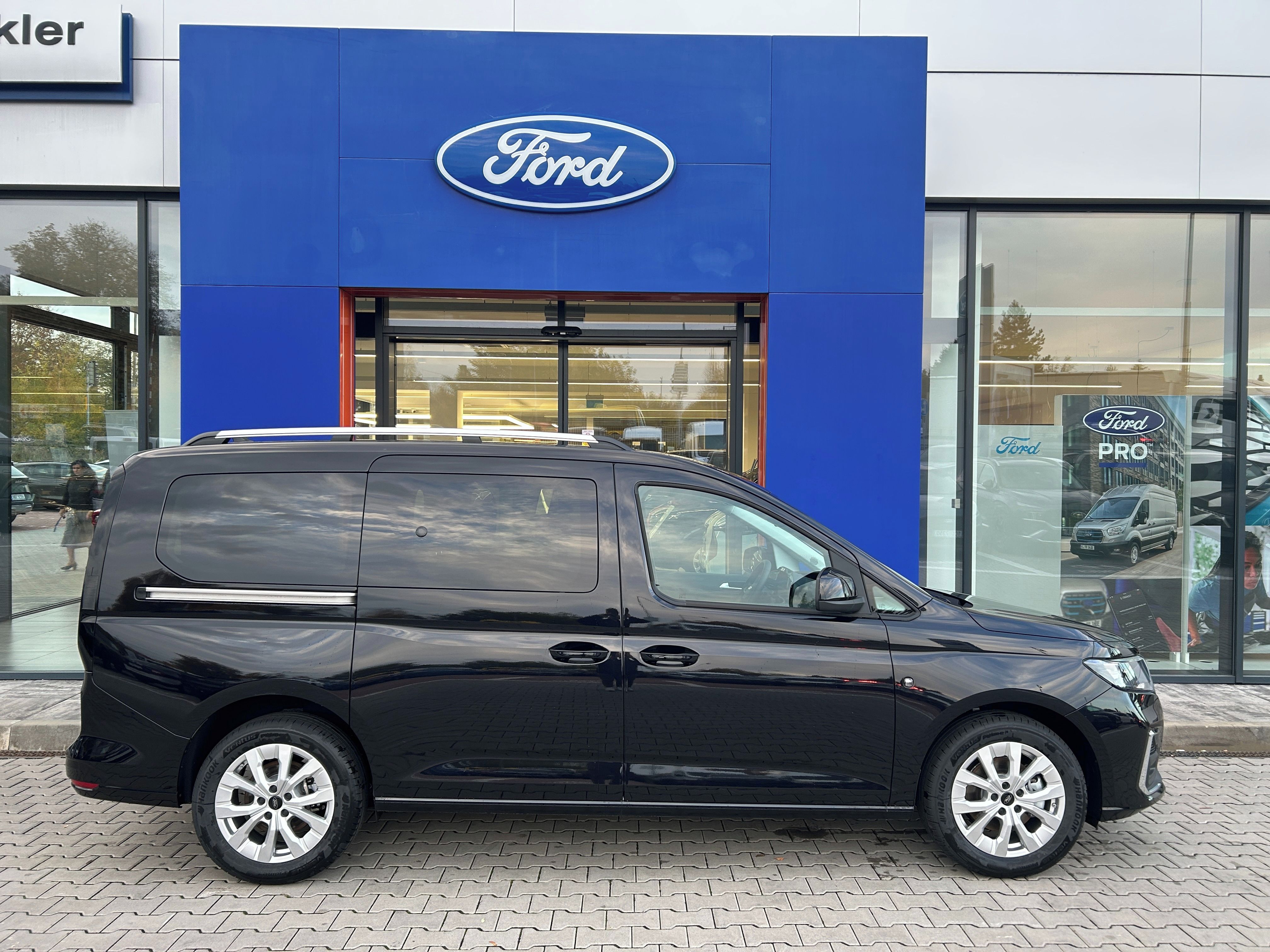 Ford Tourneo Connect, Grand 1.5, 85kW AT Titanium - fotka 3