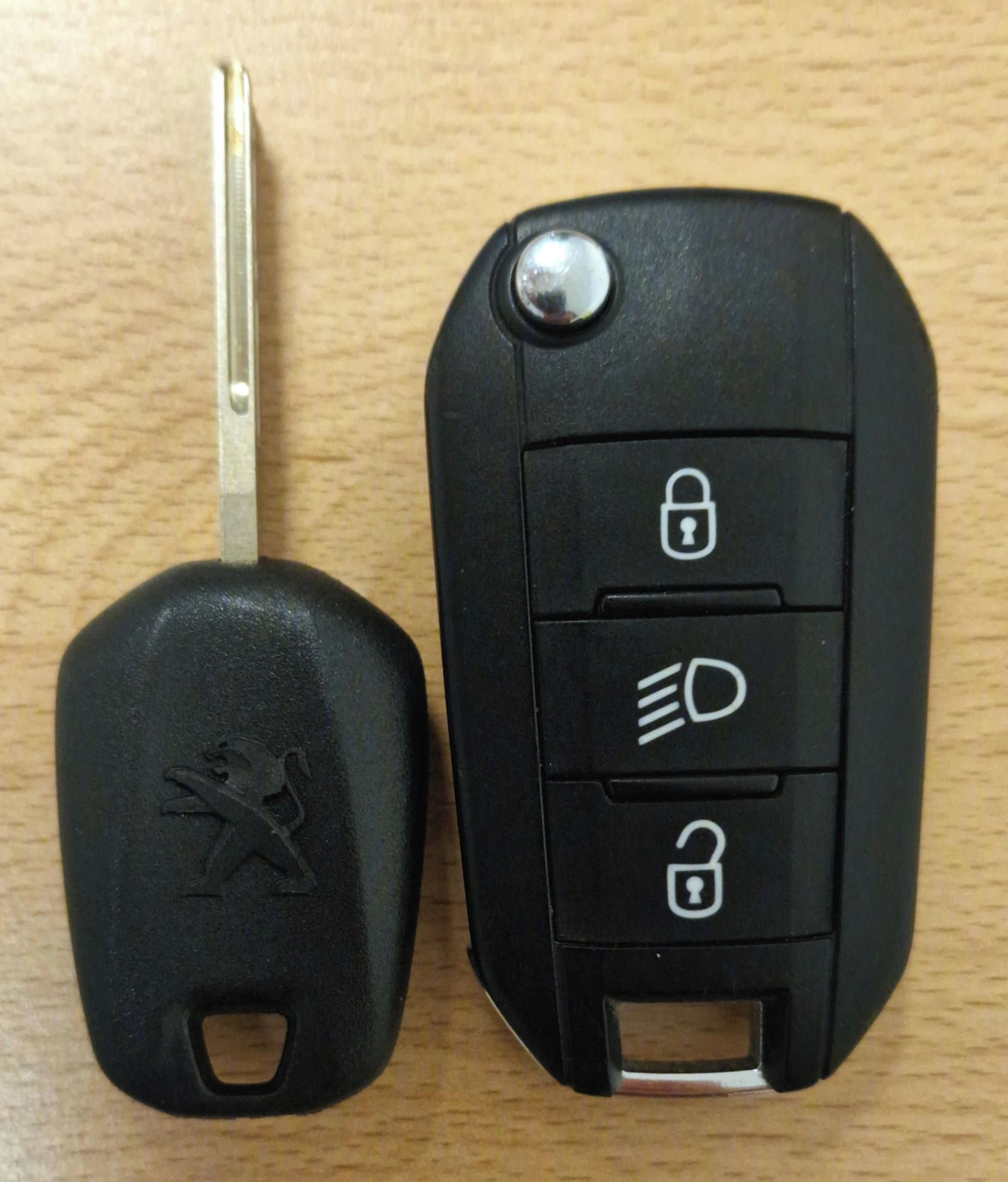 Peugeot Rifter, ALLURE 1,2 PureTech 130 EAT8 - fotka 6