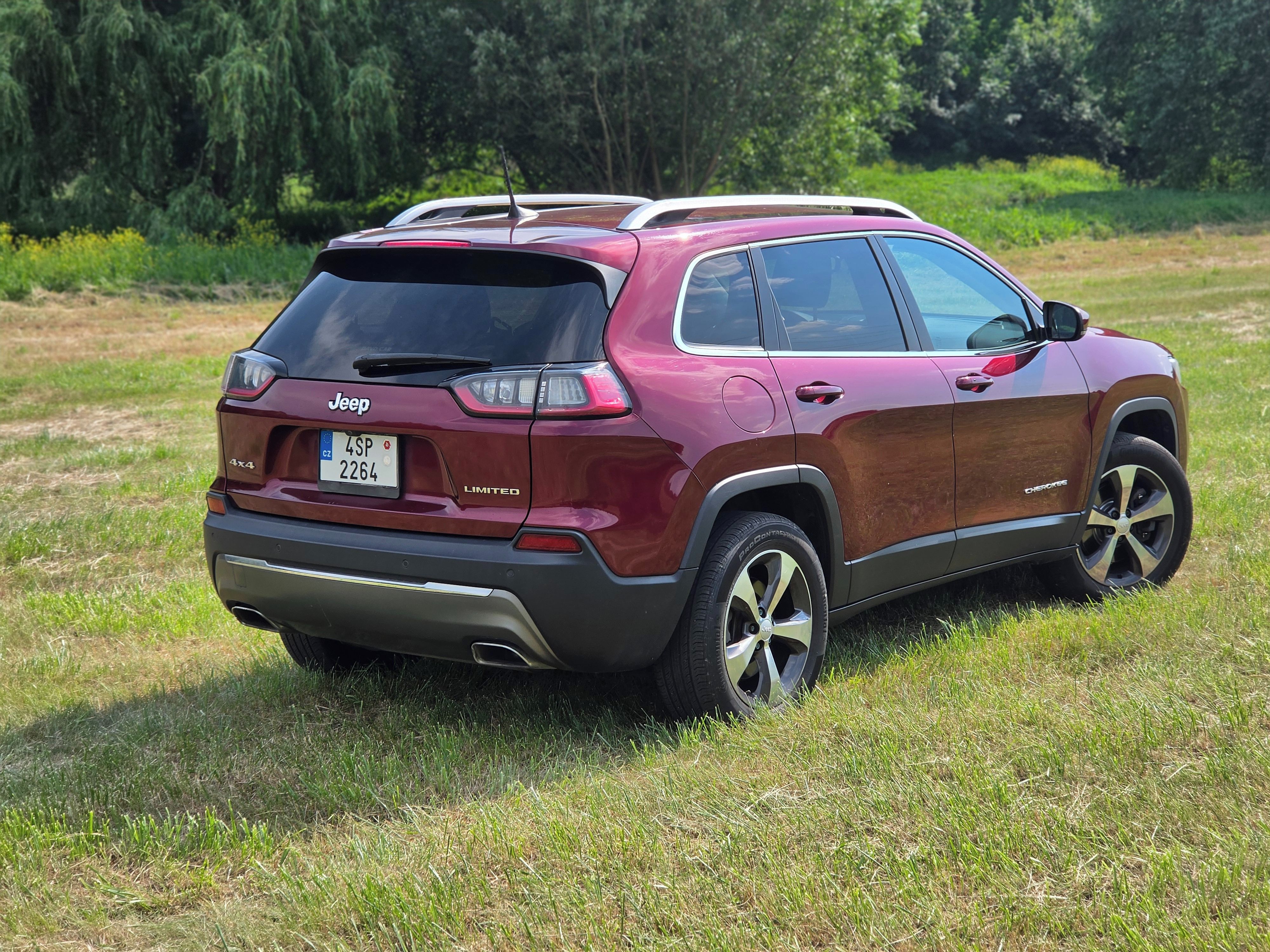Jeep Cherokee - fotka 4