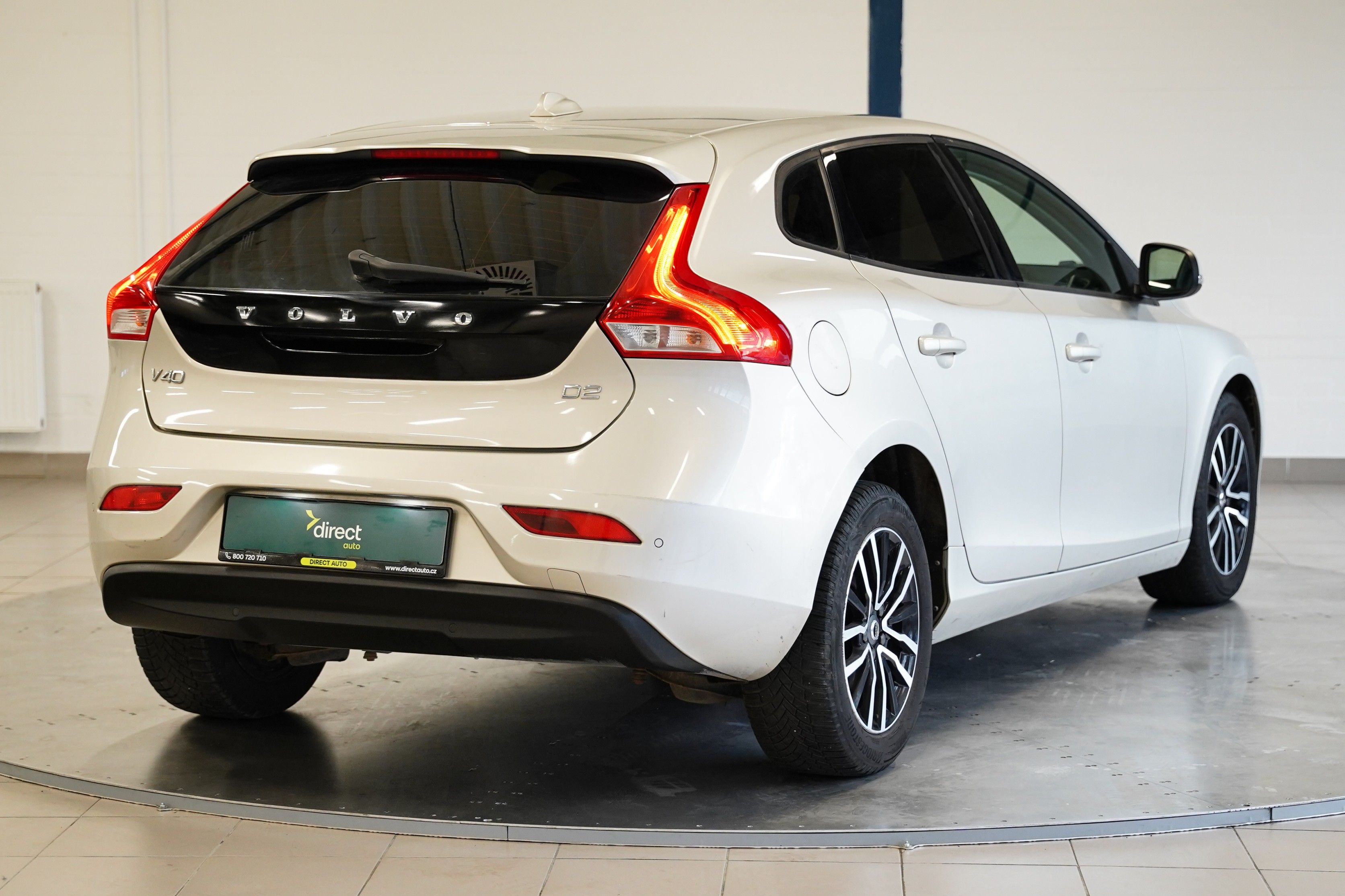 Volvo V40, D2 88 kW Momentum - fotka 2