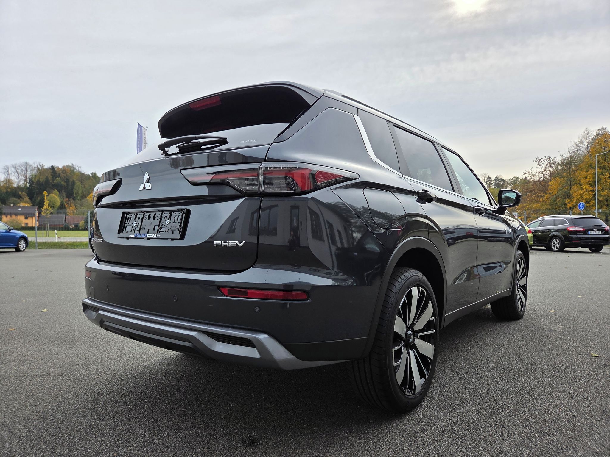Mitsubishi Outlander, 2.4 PHEV 4x4, INTENSE, model - fotka 5