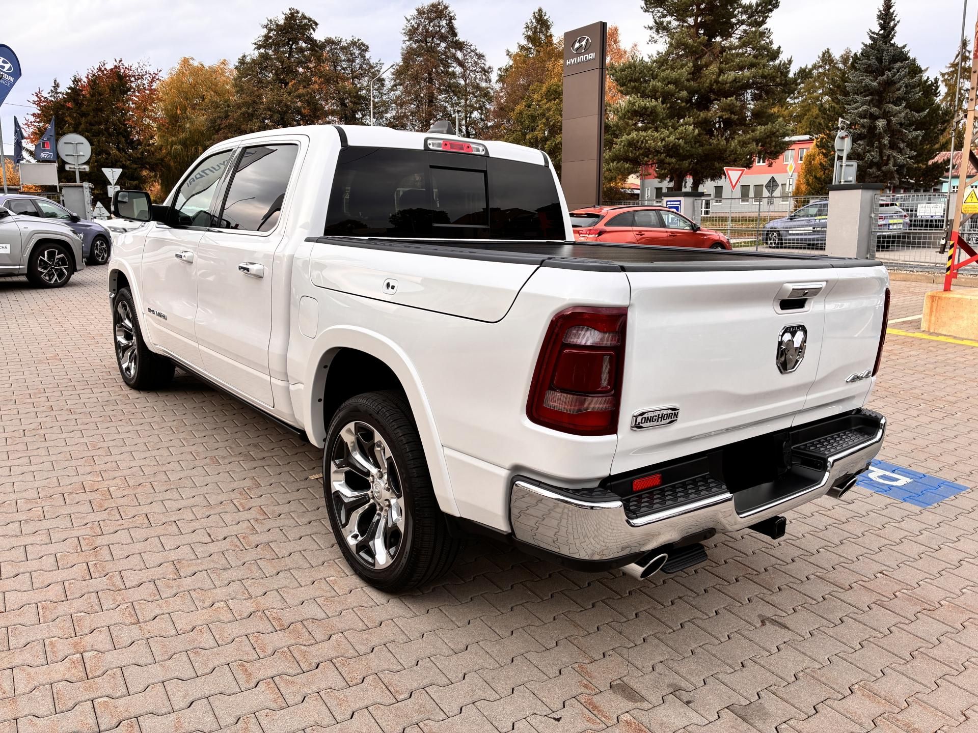 Dodge Ram 1500, LONGHORN 5.7 V8 HEMI eTORQUE - fotka 5