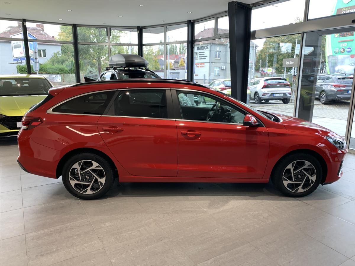 Hyundai i30, 1,5 TGDI 103 kW DCT STYLE - fotka 4