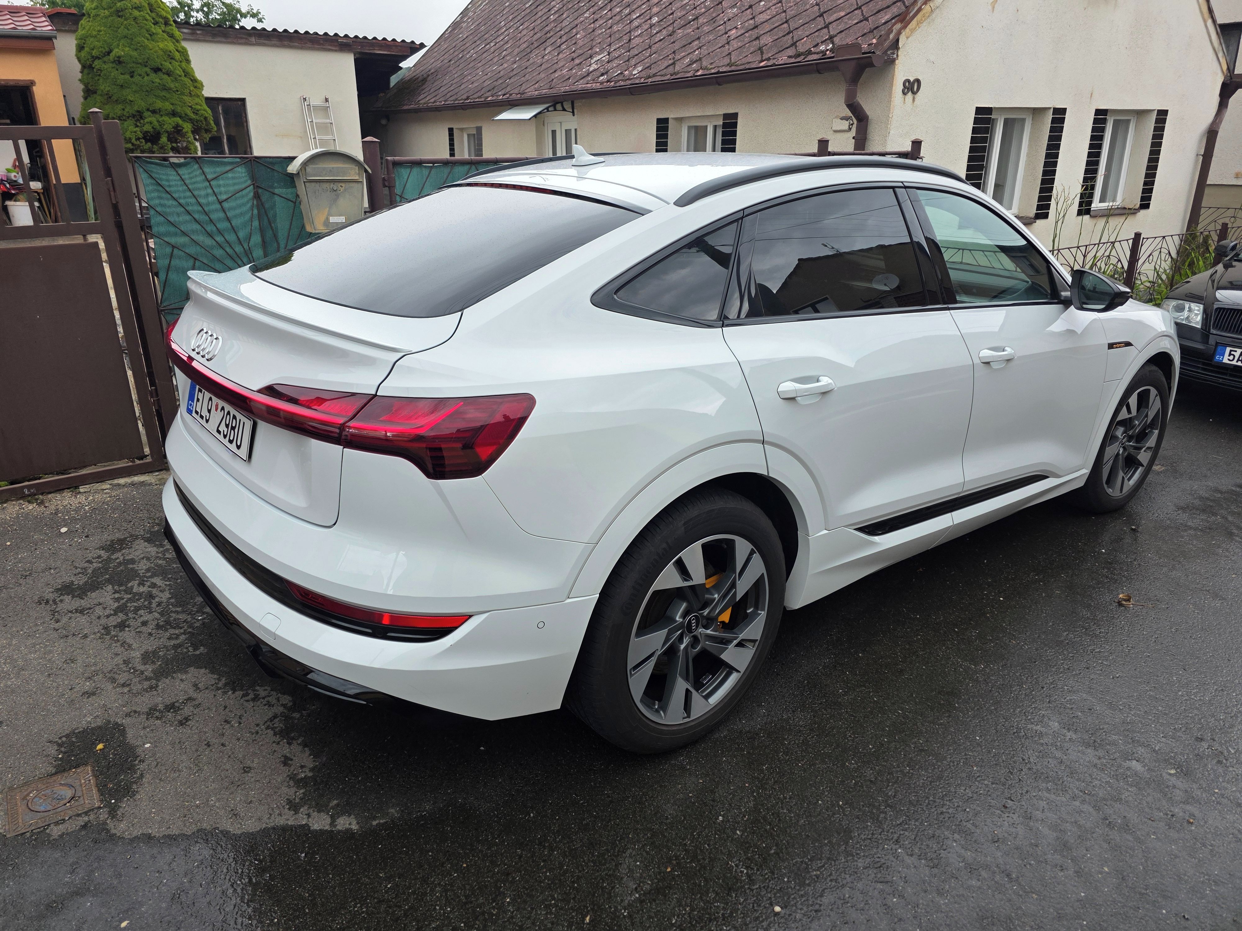Audi e-tron, Audi E tron S-line black edit. - fotka 4