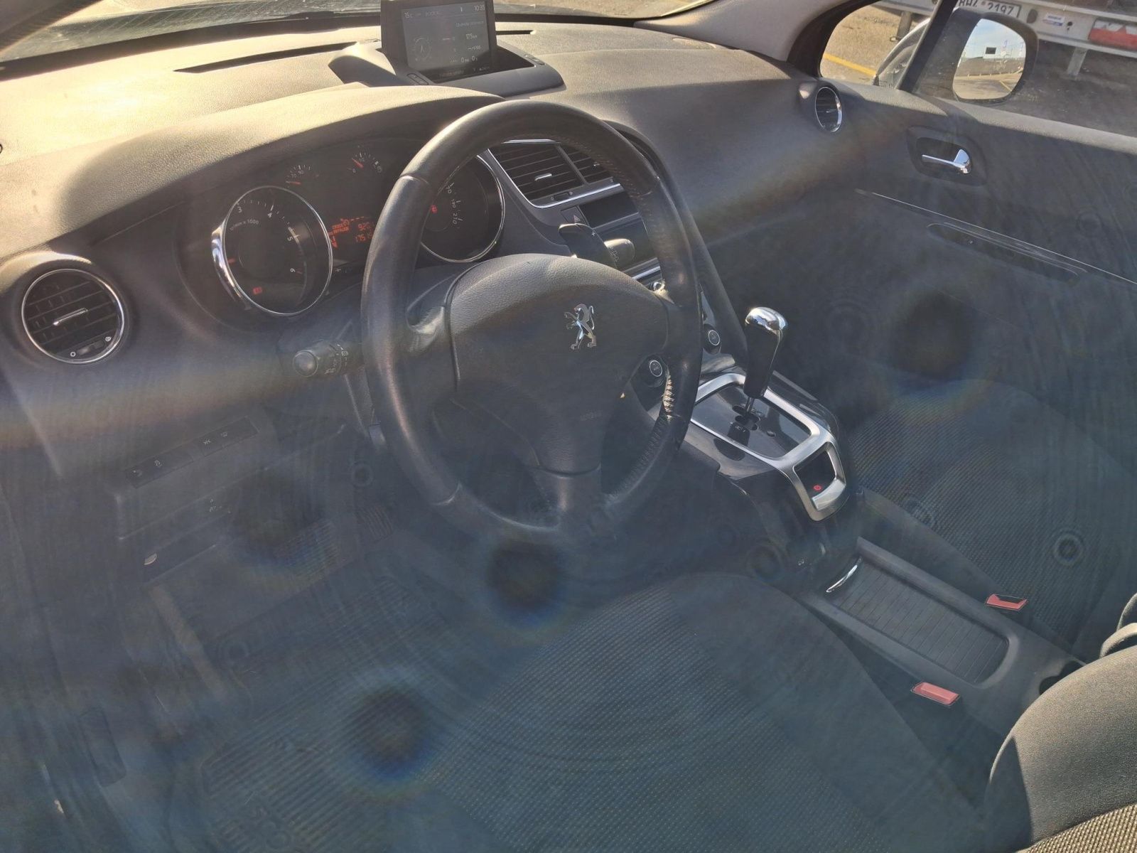 Peugeot 5008, 1.6 HDi, Automat, po STK - fotka 3