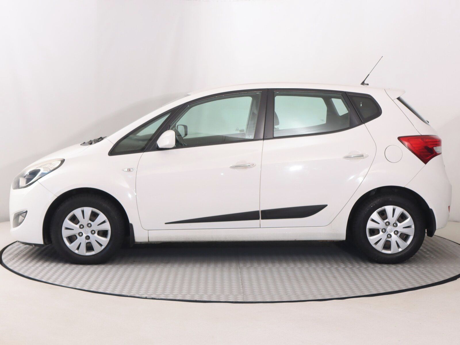 Hyundai ix20, 1.4 CRDi, Serv.kniha - fotka 3