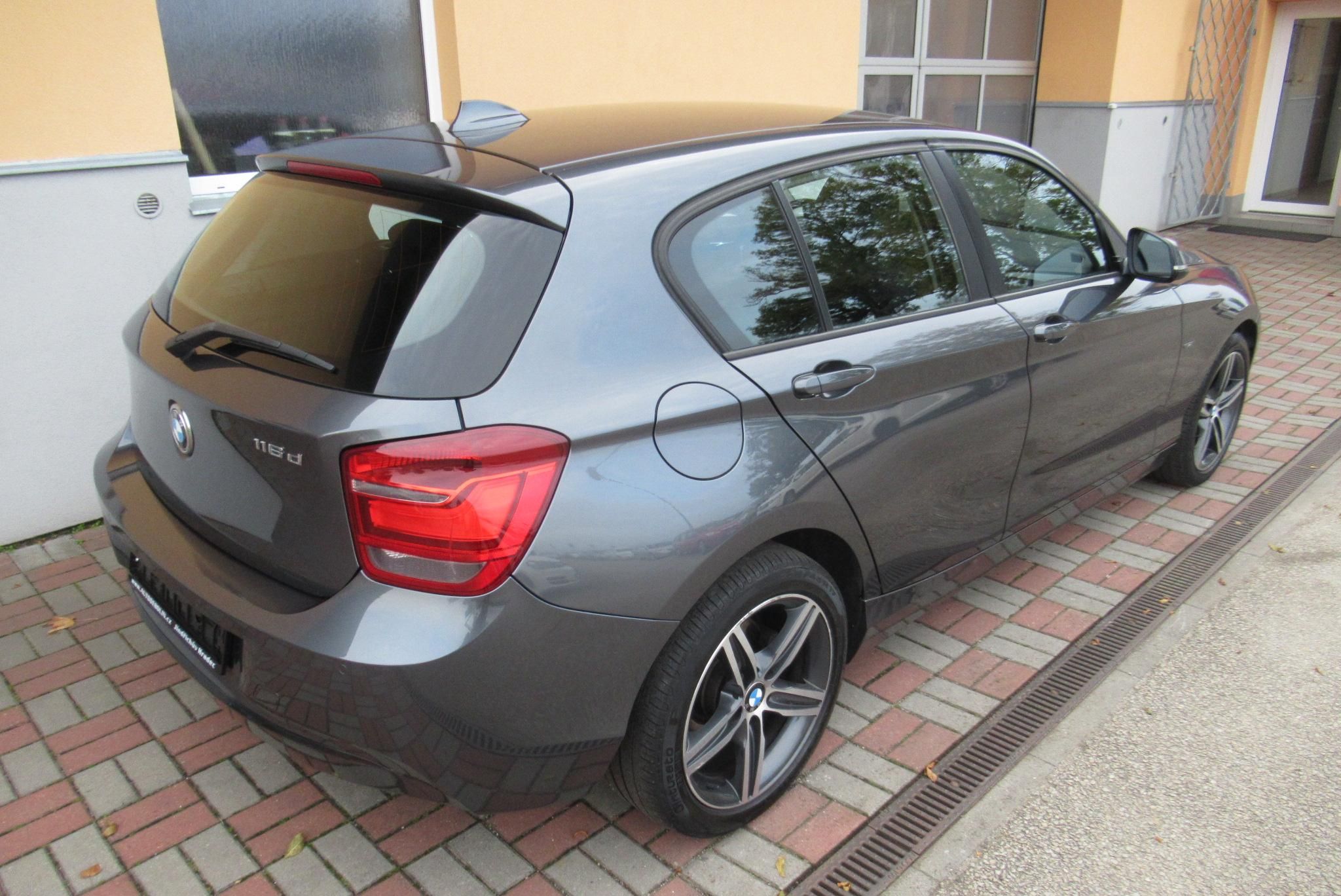 BMW Řada 1, 116d 2.0D AUT. KLIMA XENONY - fotka 2