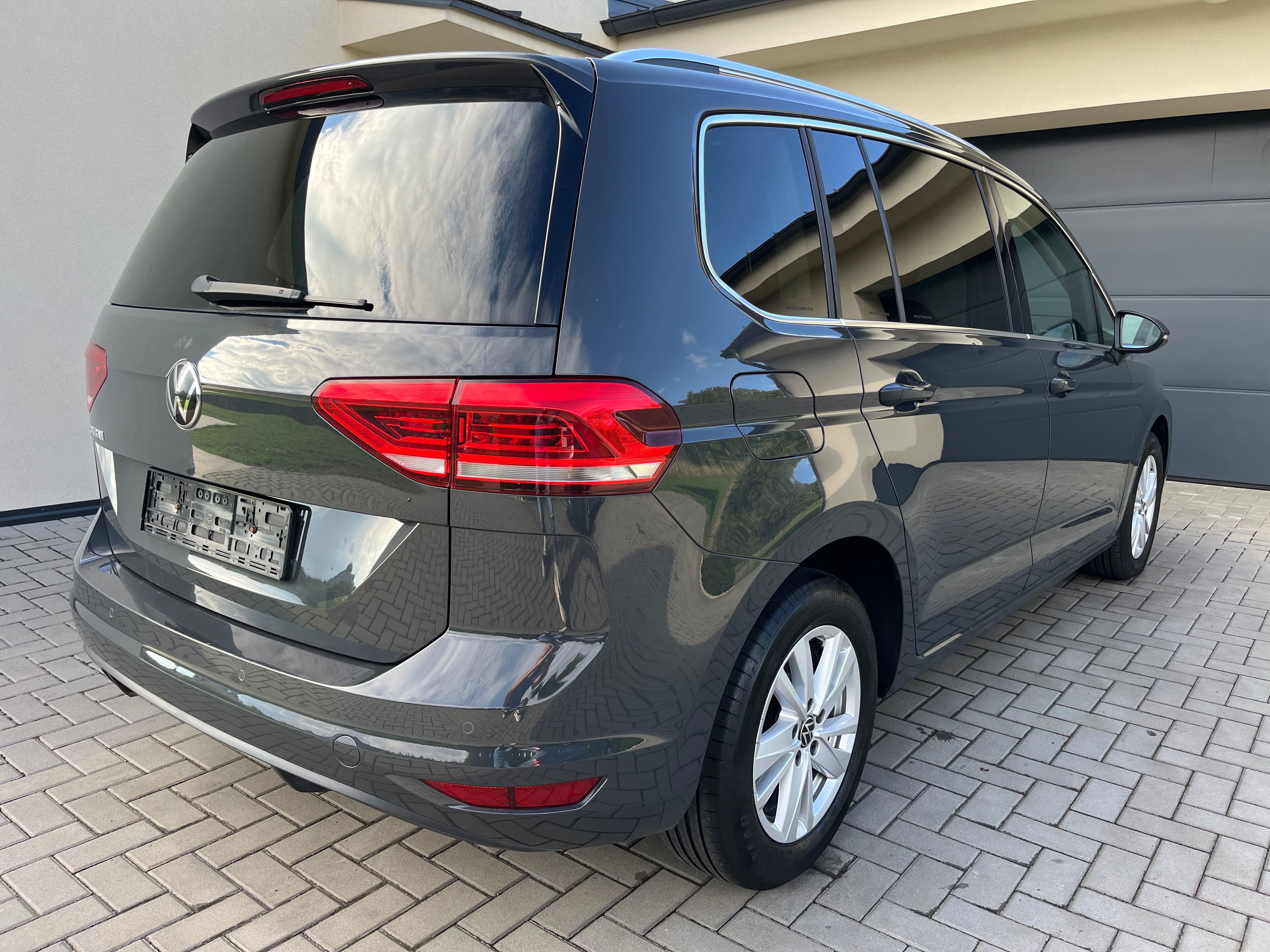 Volkswagen Touran, 2.0TDi HIGHLINE 2021 - fotka 5