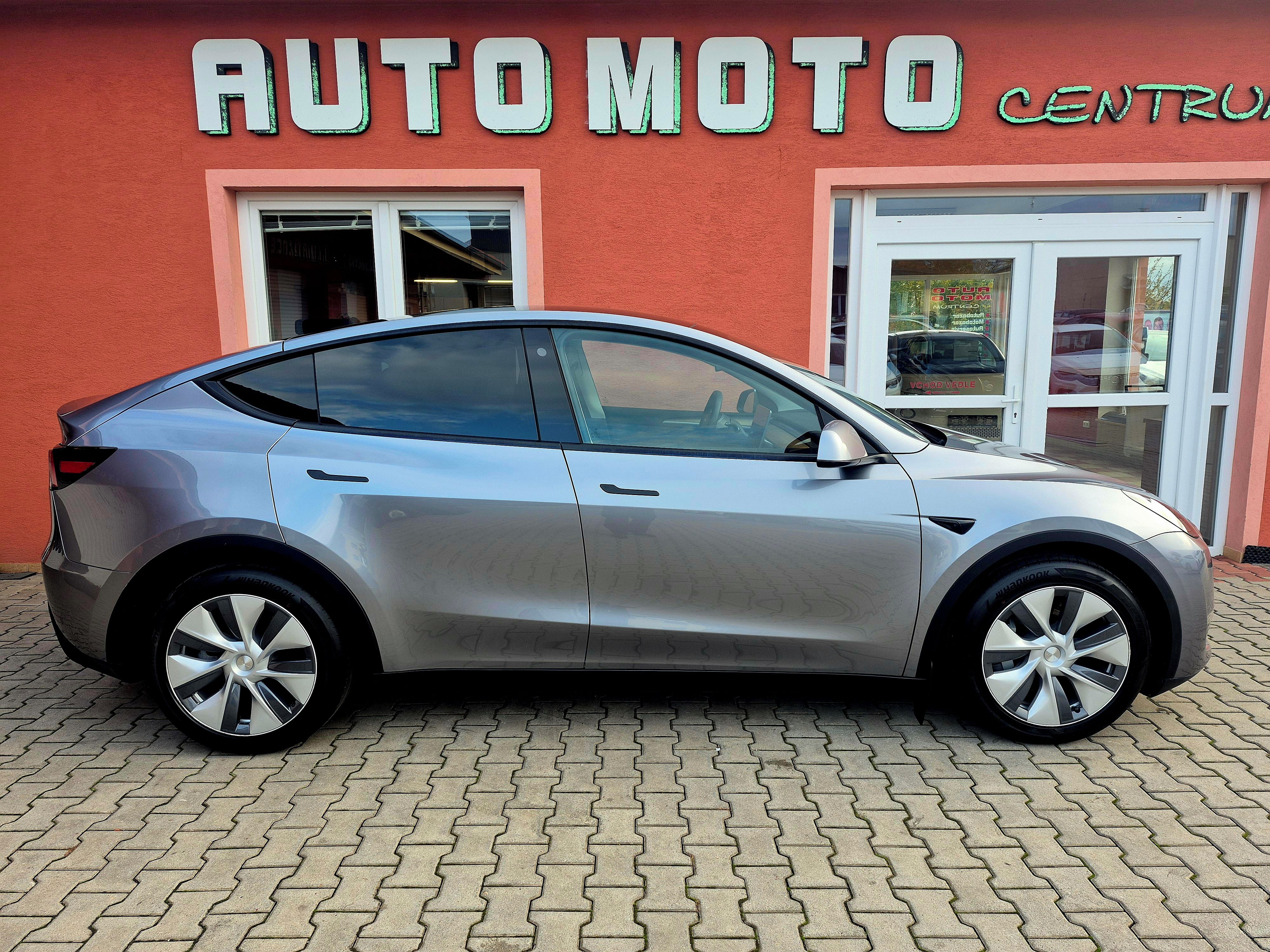 Tesla Model Y, L.R Dual M. DPH TAŽNÉ - fotka 3