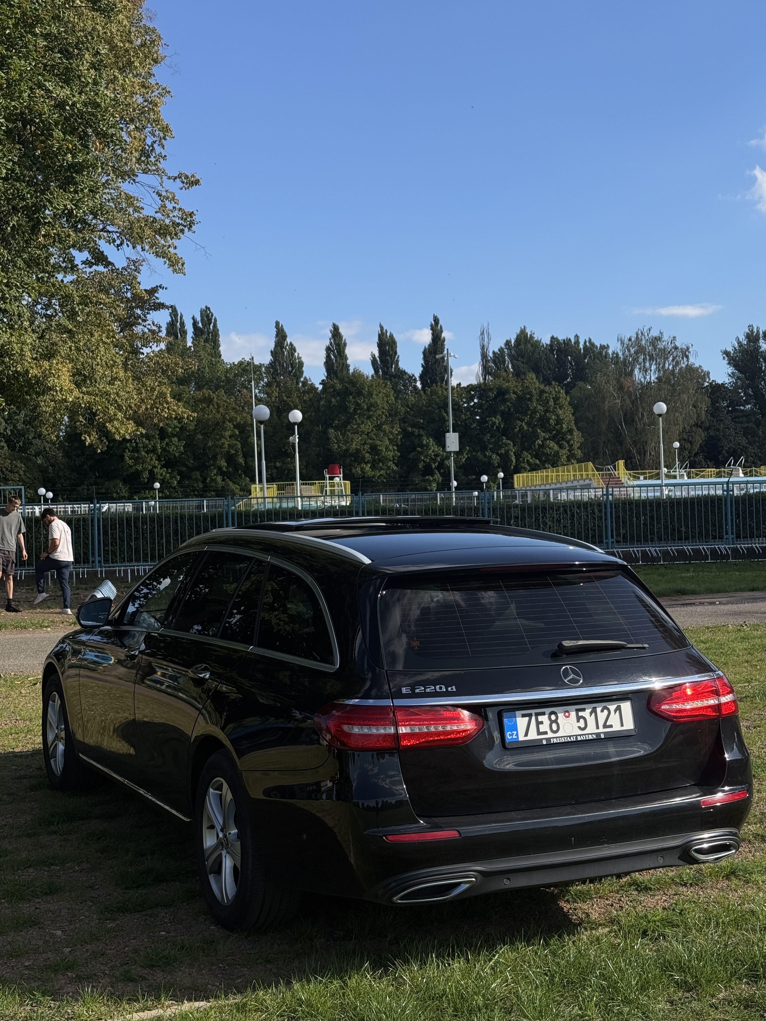 Mercedes-Benz Třídy E, 220d, AIRMATIC, 360, DISTRONIC - fotka 5