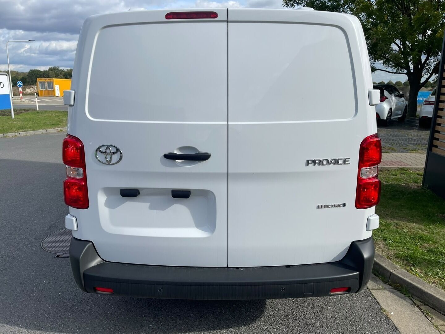 Toyota Proace, L2 - Full Electric (75kWh) 136 - fotka 5