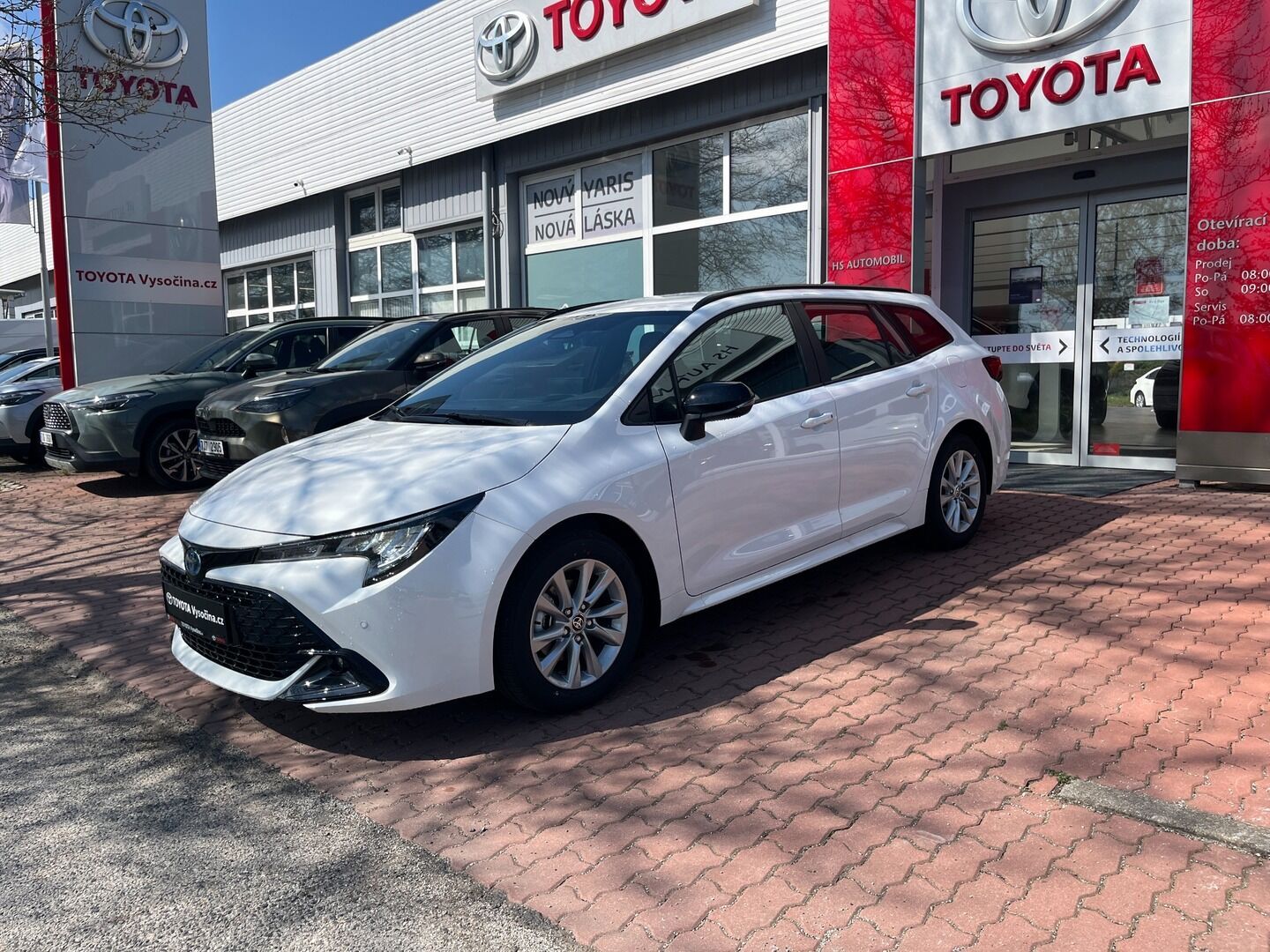 Toyota Corolla, 1.8L hybridCVTComfort Business - fotka 2