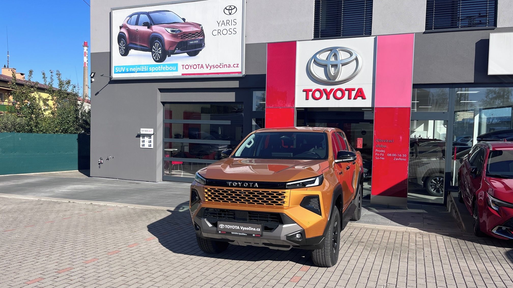 Toyota Hilux, 2,8D 4x4 6AT Invincible HYB - fotka 2