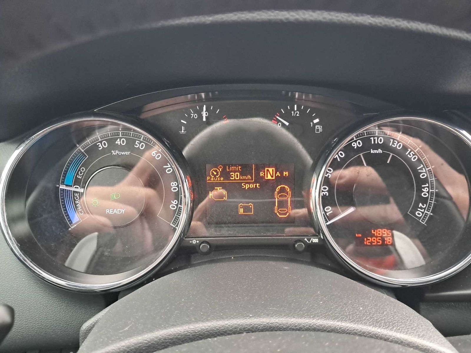 Peugeot 3008, Hybrid4, Automat - fotka 3