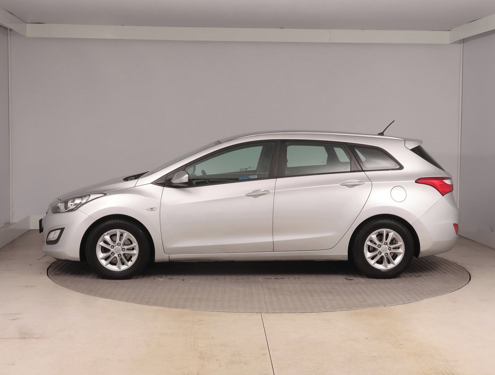 Hyundai i30, 1.6 MPI, Klima, Tempomat - fotka 3