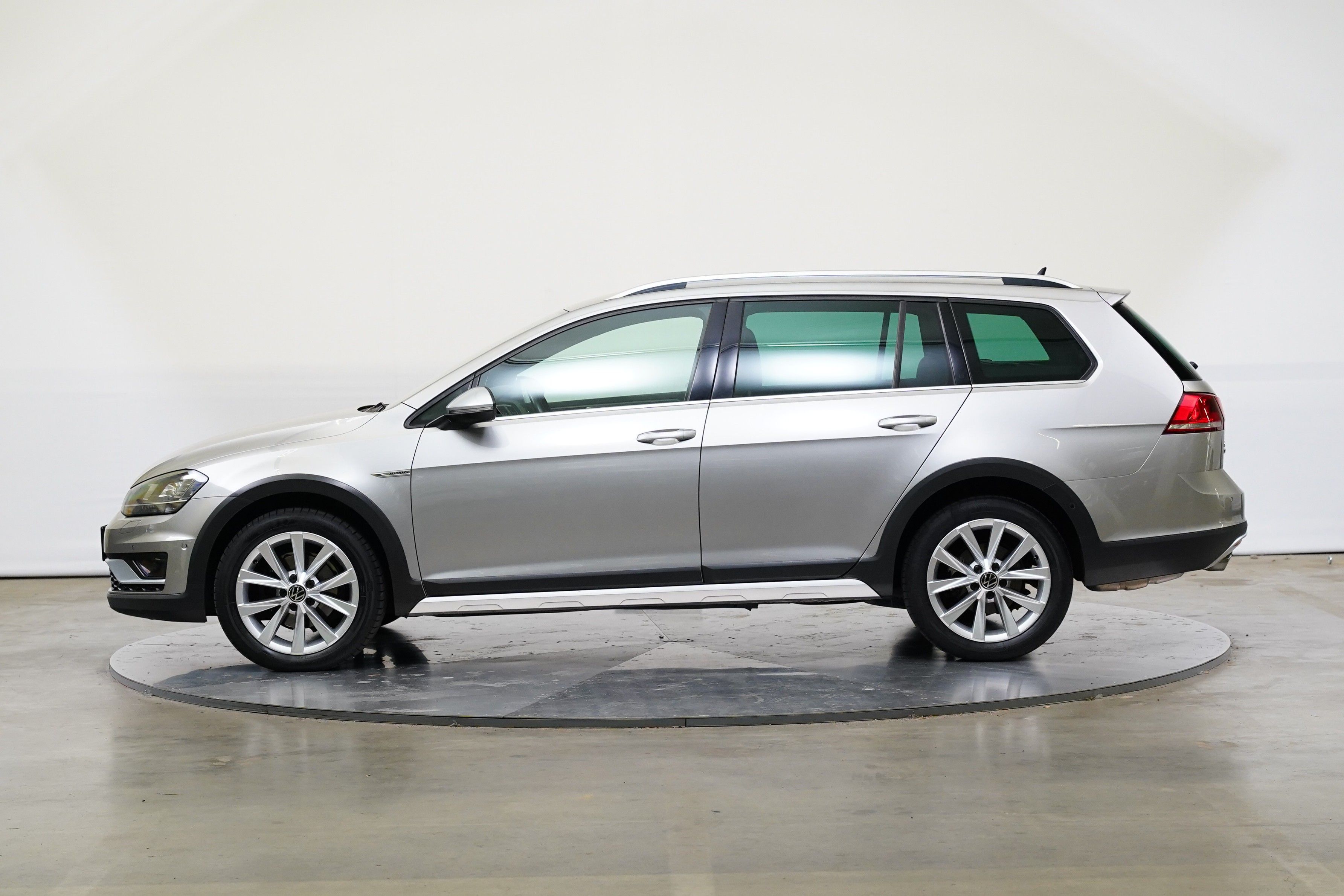 Volkswagen Golf, 2.0TDI 110 kW 4Motion Alltrack - fotka 3