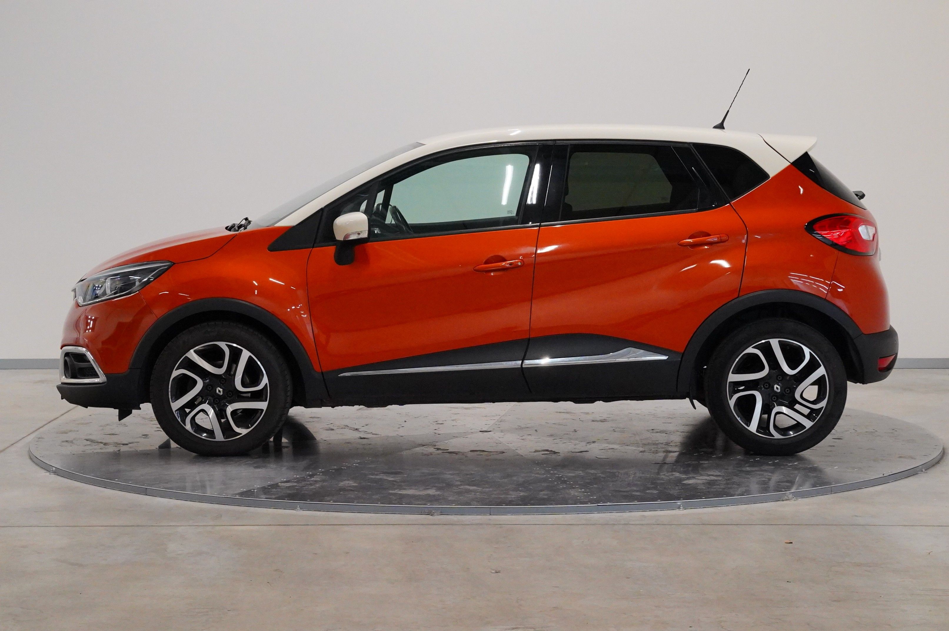 Renault Captur, 1.2 TCe 88 kW Automat - fotka 3