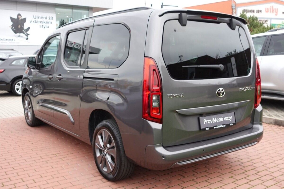 Toyota Proace City Verso, 1.5 D4-D 130 - 6 MT Long 5D Fa - fotka 6