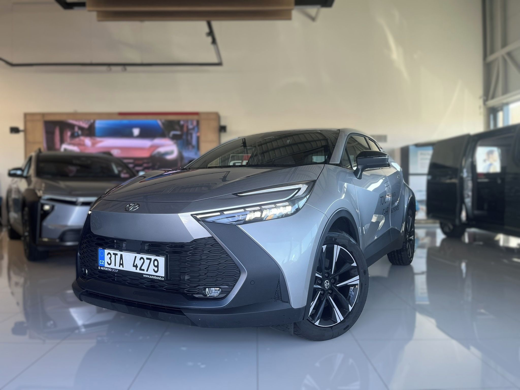 Toyota C-HR, 2.0 PHEV Style | ZIMNÍ PNEU