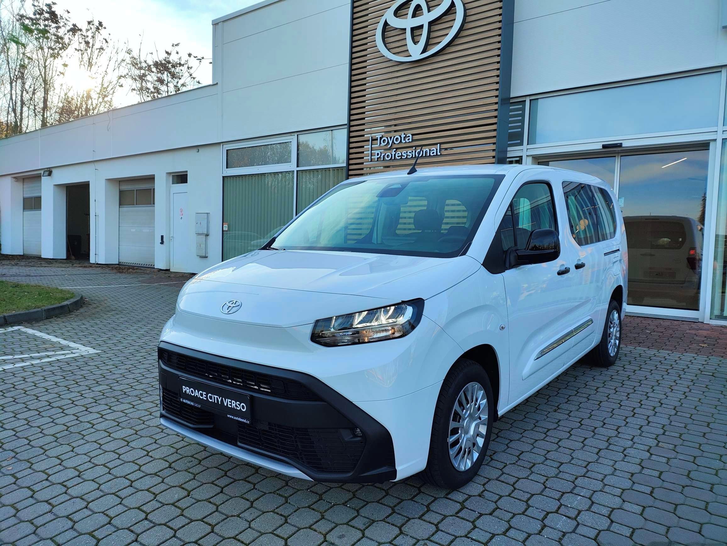 Toyota Proace City Verso, 1.2T 6MT Business 5S - fotka 2