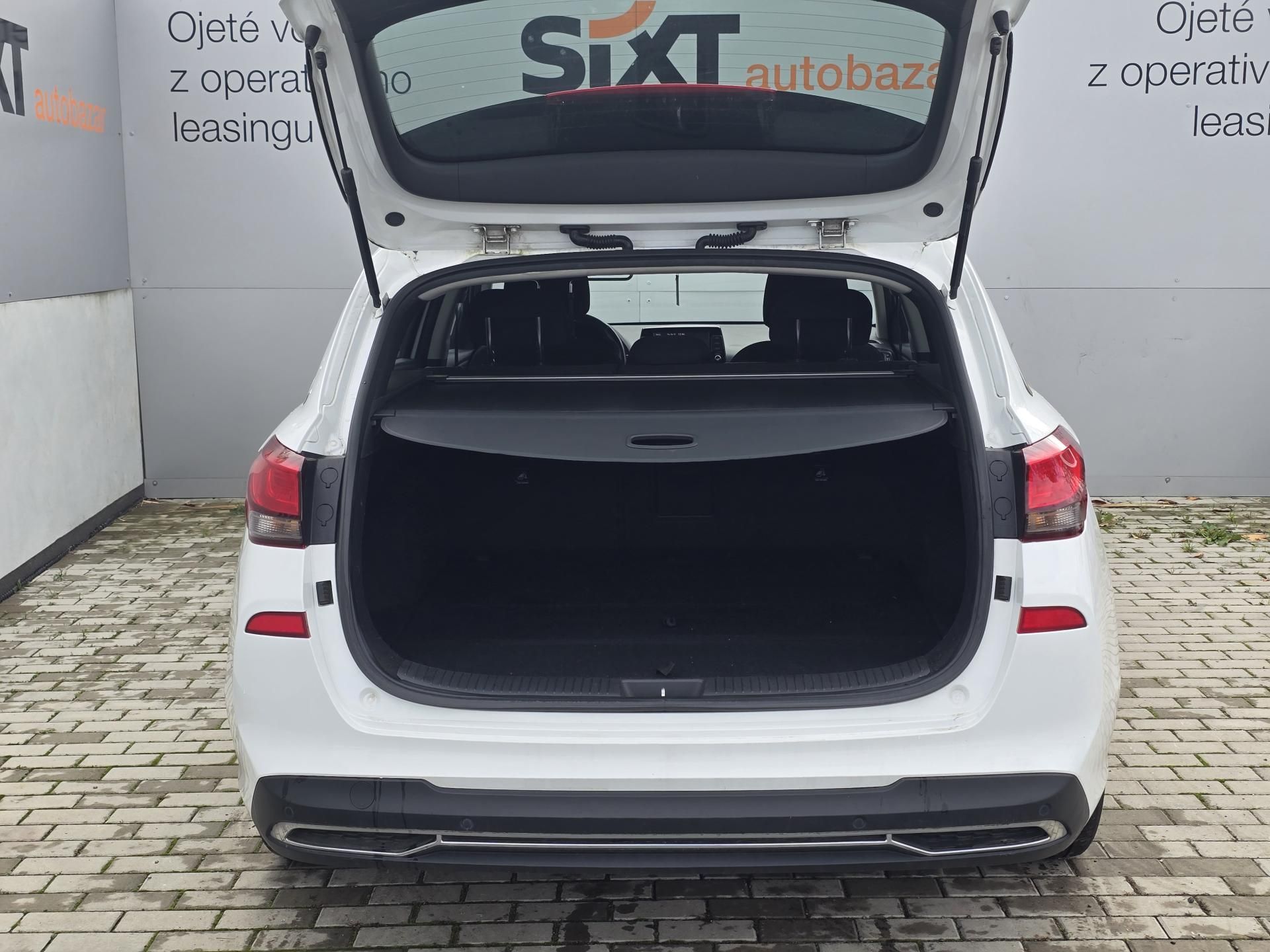 Hyundai i30, Family Smart 1,5 T-GDI Mild - fotka 5