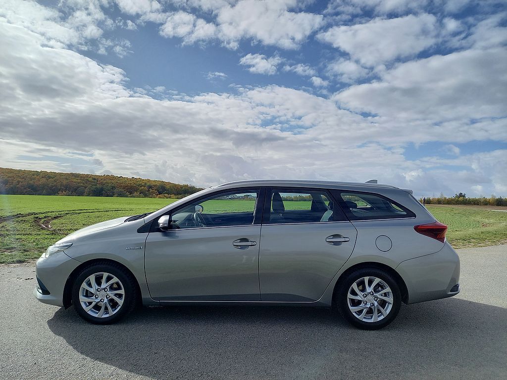 Toyota Auris, 1.8i Hybrid Navi alu klima - fotka 4