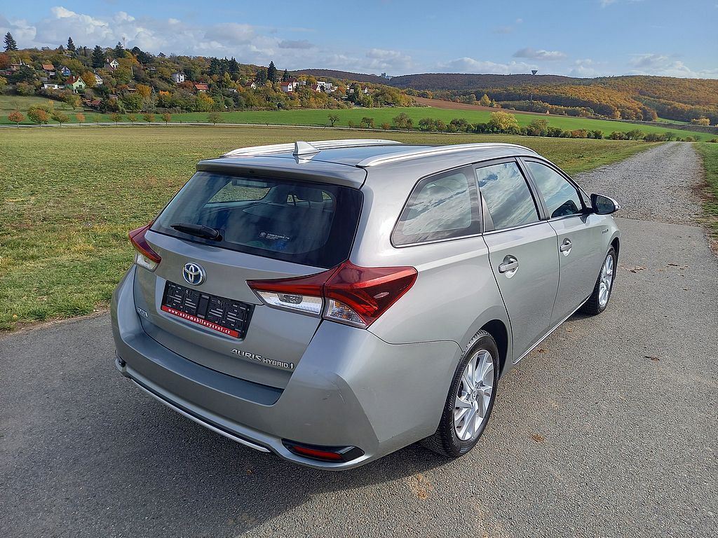 Toyota Auris, 1.8i Hybrid Navi alu klima - fotka 5