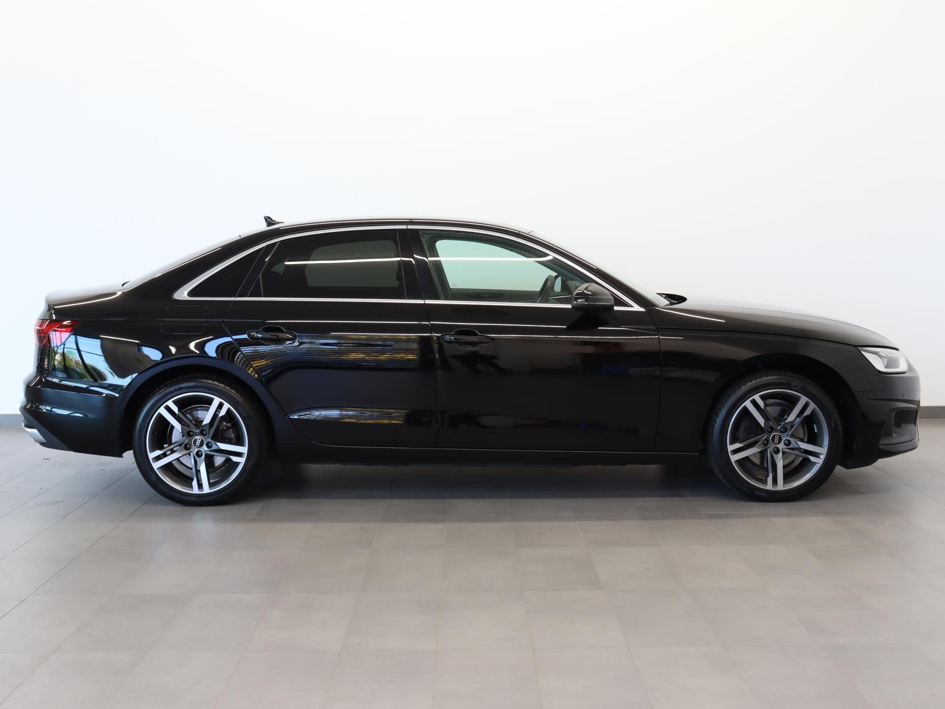 Audi A4, 35 TFSI 110 kW - fotka 3