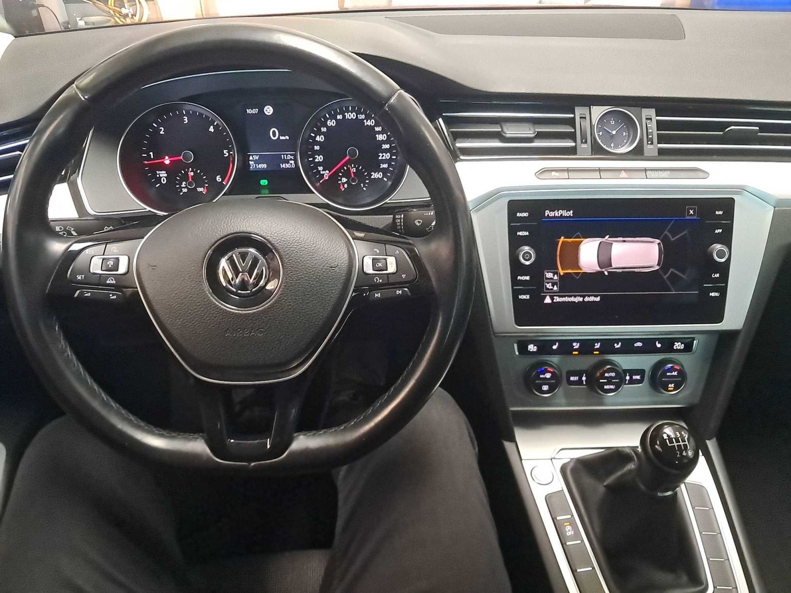 Volkswagen Passat, 2.0 TDI, Comfortline - fotka 3